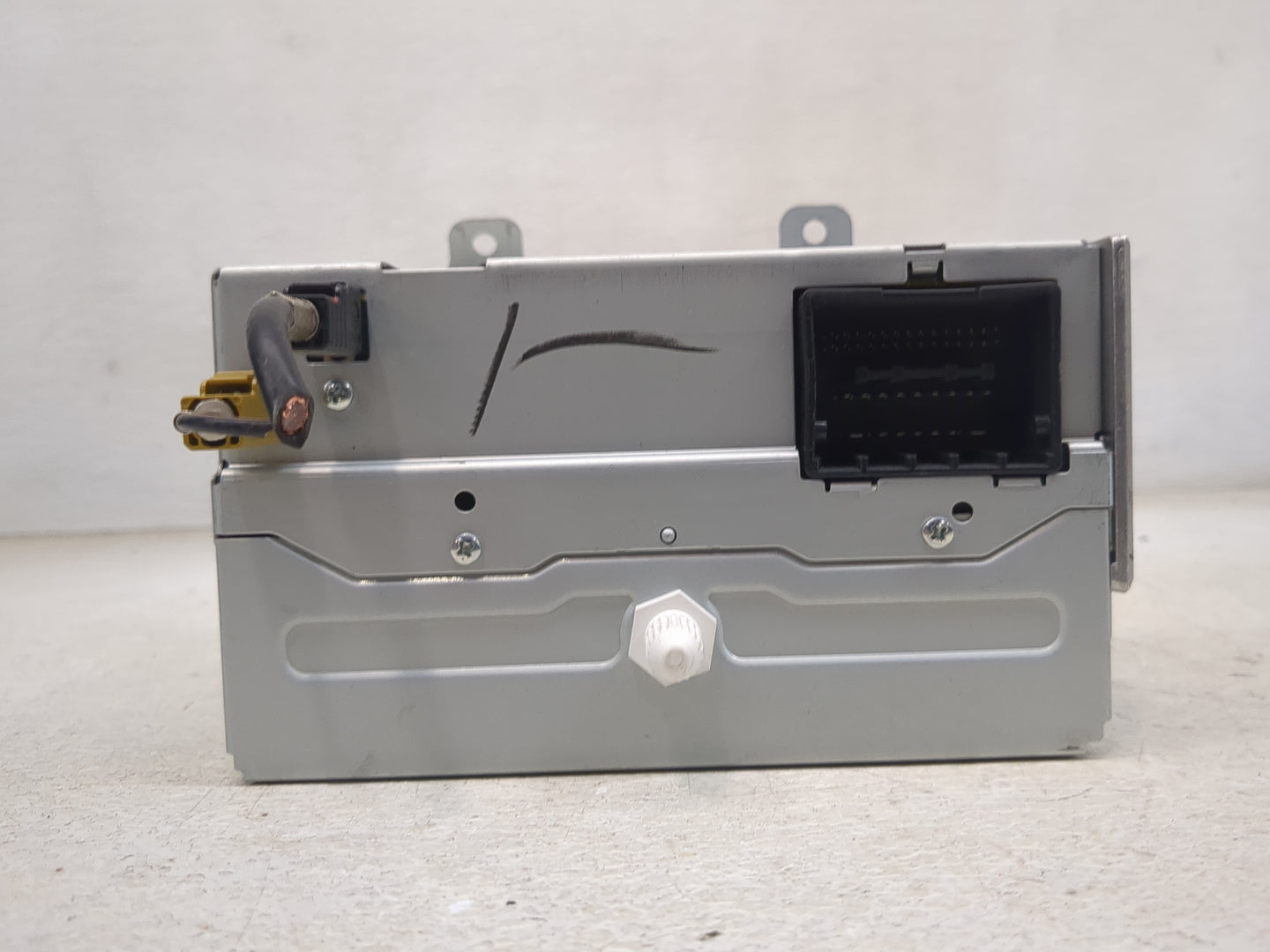 2011-2012 Chevrolet Cruze Radio AM FM Cd Player Receiver Replacement P/N:22870782 Fits Fits 2010 2011 2012 OEM Used Auto Par