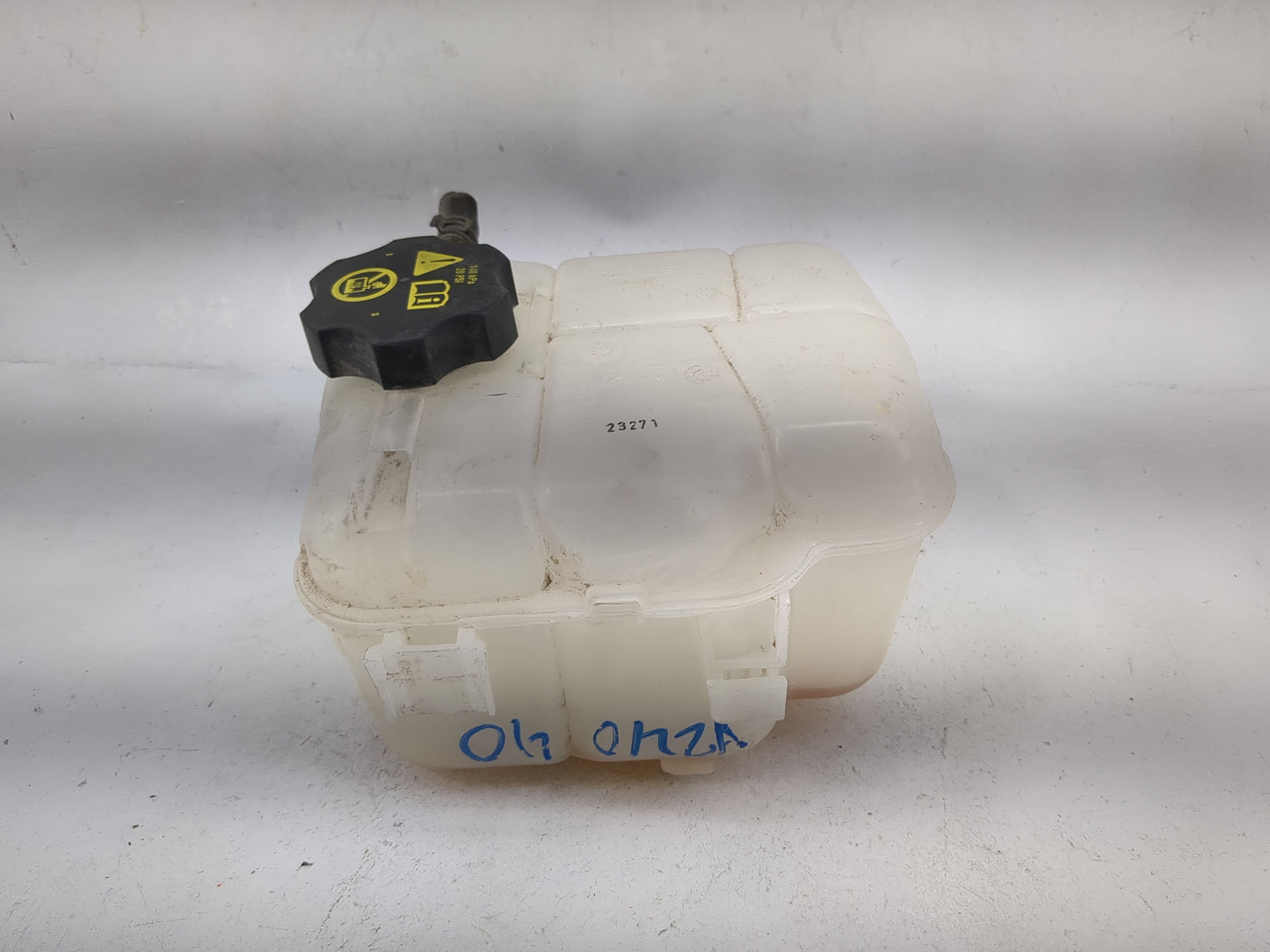 2011 Chevrolet Cruze Radiator Coolant Overflow Expansion Tank Bottle 1478819 - Oemusedautoparts1.com