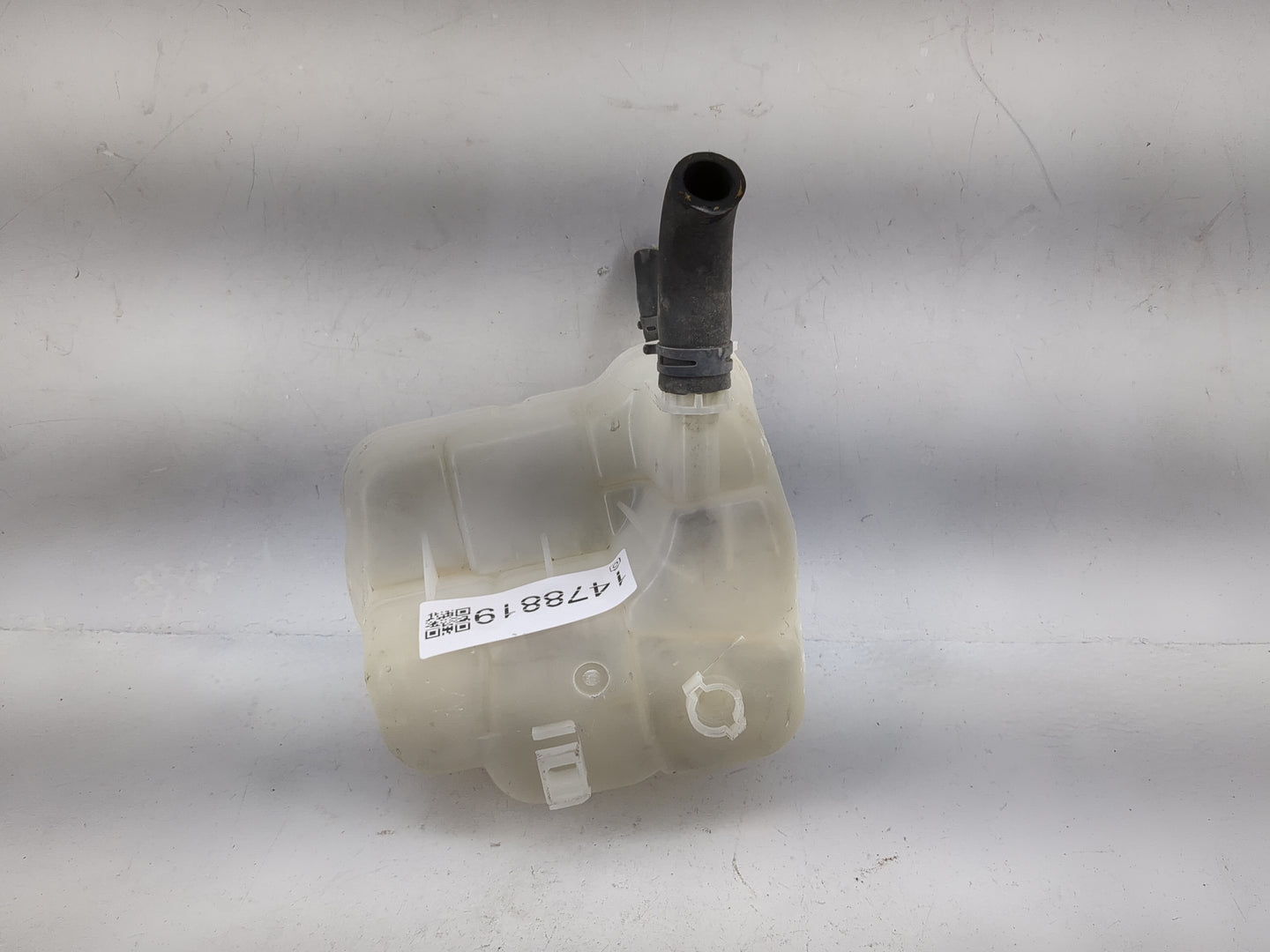 2011 Chevrolet Cruze Radiator Coolant Overflow Expansion Tank Bottle 1478819 - Oemusedautoparts1.com