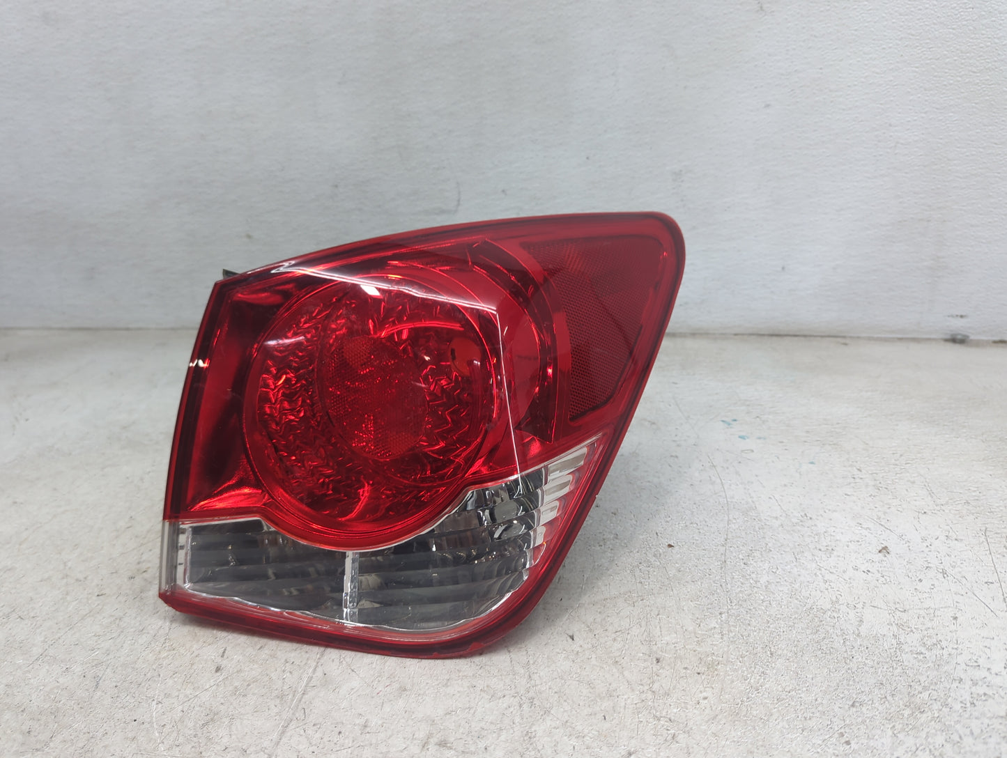 2011-2016 Chevrolet Cruze Tail Light Assembly Passenger Right OEM Fits Fits 2011 2012 2013 2014 2015 2016 OEM Used Auto Part
