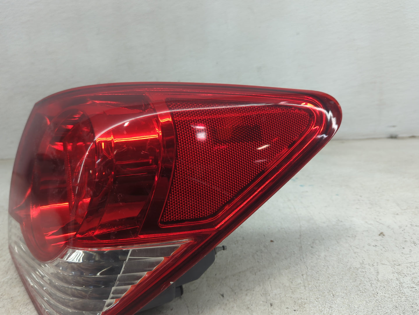 2011-2016 Chevrolet Cruze Tail Light Assembly Passenger Right OEM Fits Fits 2011 2012 2013 2014 2015 2016 OEM Used Auto Part