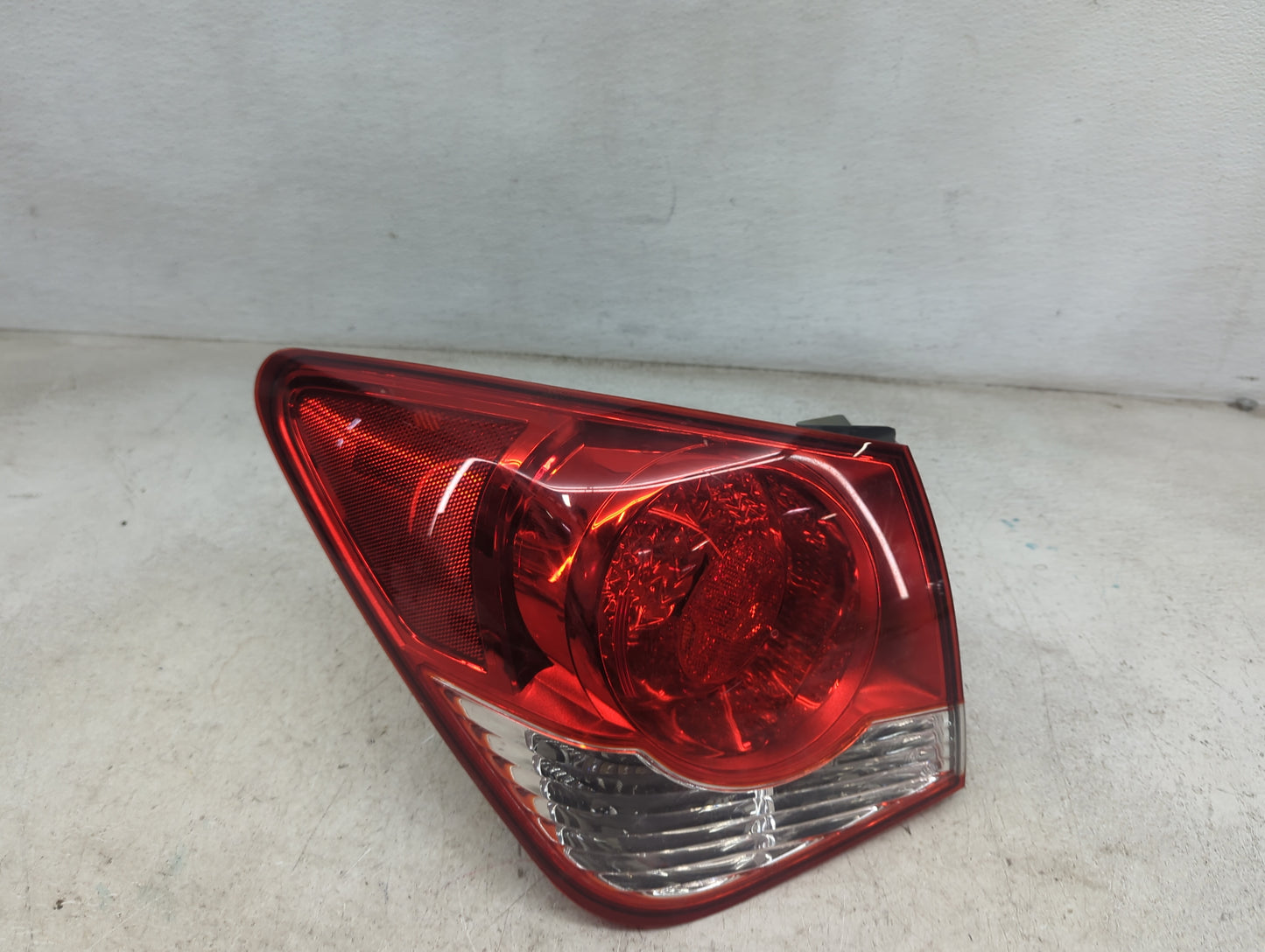 2011-2016 Chevrolet Cruze Tail Light Assembly Driver Left OEM Fits Fits 2011 2012 2013 2014 2015 2016 OEM Used Auto Parts - 