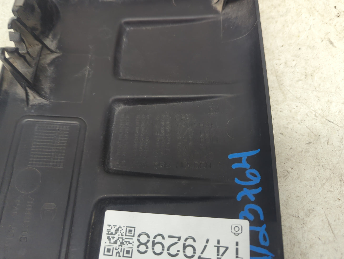 2012 Chevrolet Cruze Engine Cover Black - Oemusedautoparts1.com