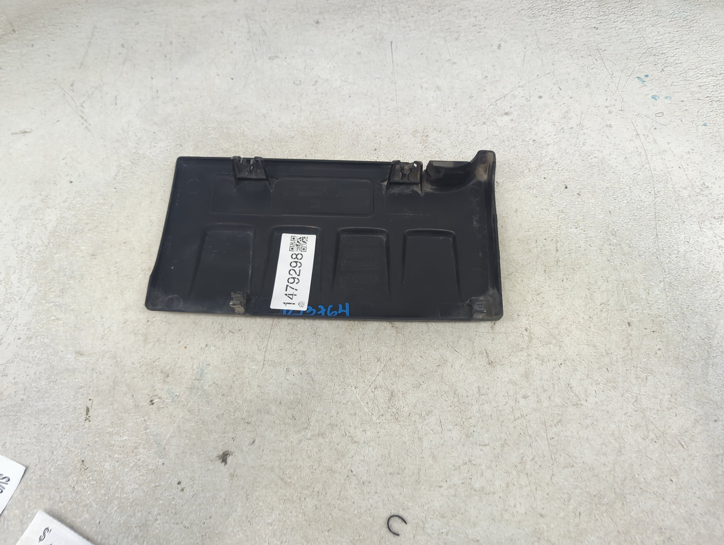 2012 Chevrolet Cruze Engine Cover Black - Oemusedautoparts1.com