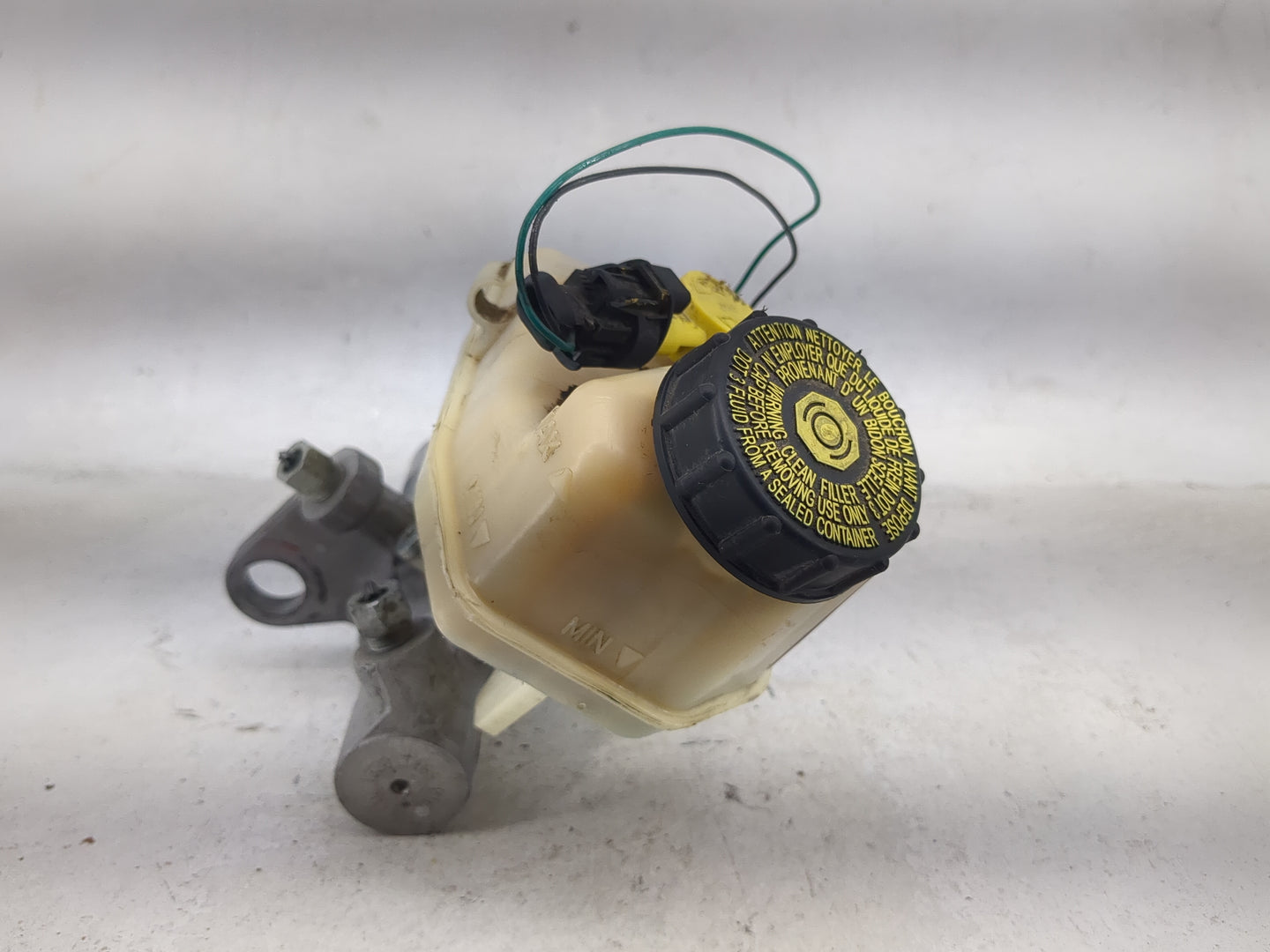 2011-2016 Chevrolet Cruze Brake Master Cylinder 1490561 - Oemusedautoparts1.com