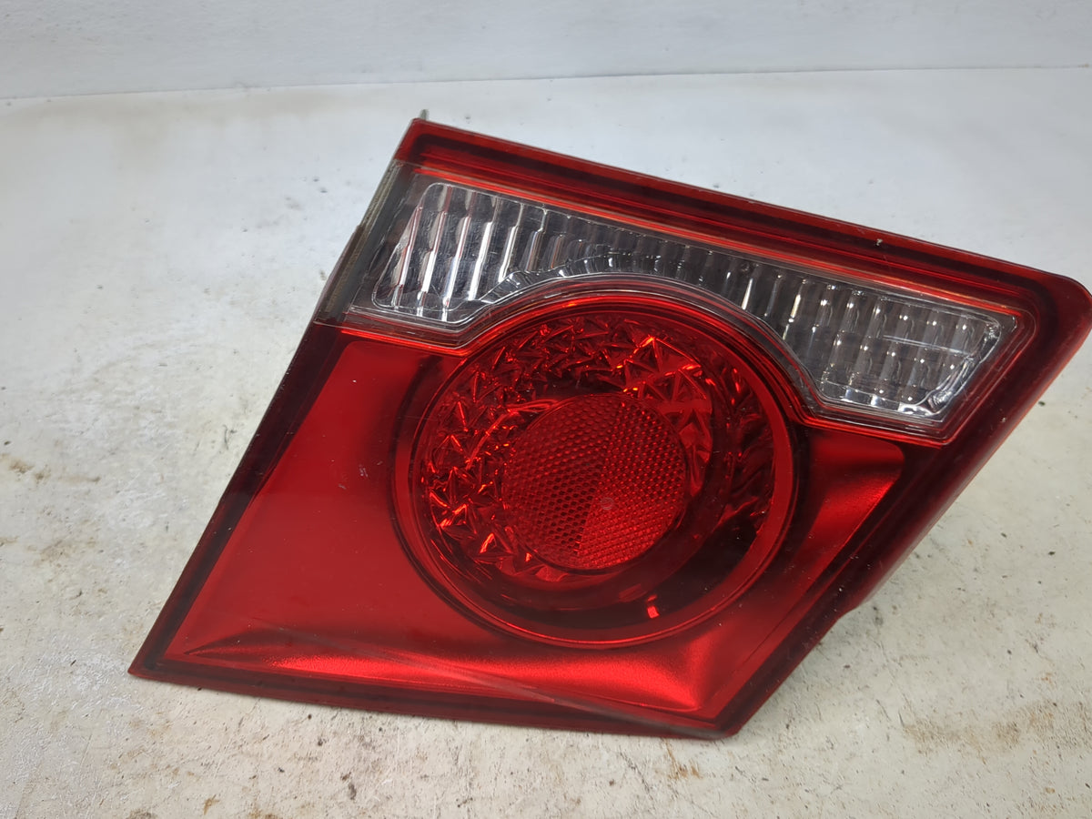 2011 Chevrolet Cruze Passenger Right Side Deck Lid Mounted Tail Light 1513334 - Oemusedautoparts1.com