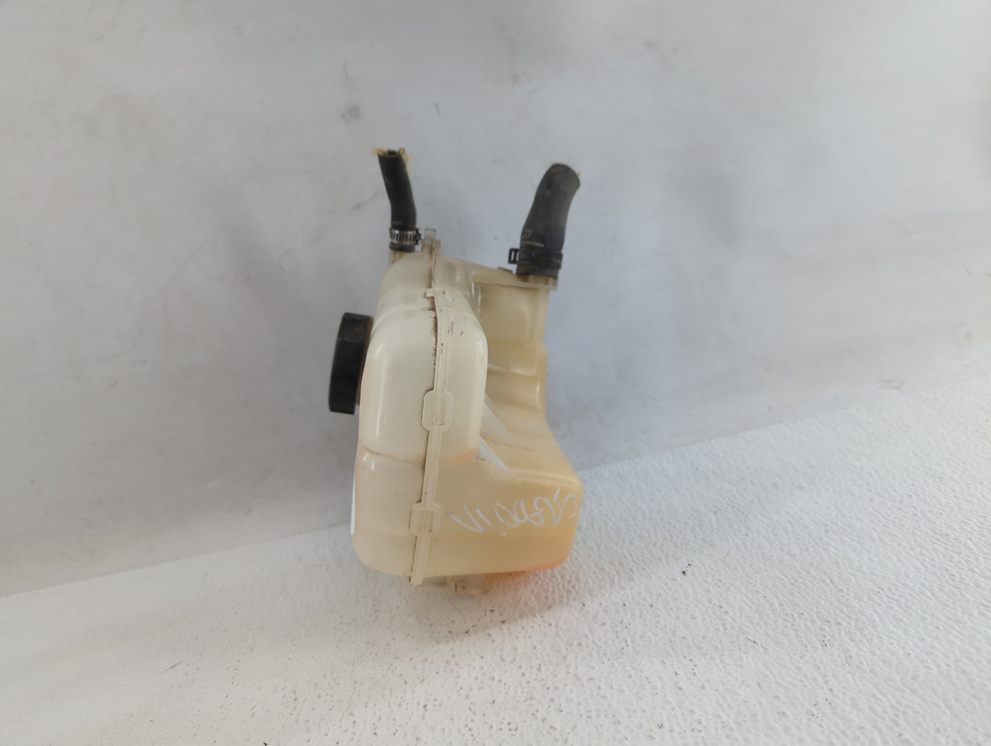 2016-2019 Chevrolet Cruze Radiator Coolant Overflow Expansion Tank Bottle - Oemusedautoparts1.com