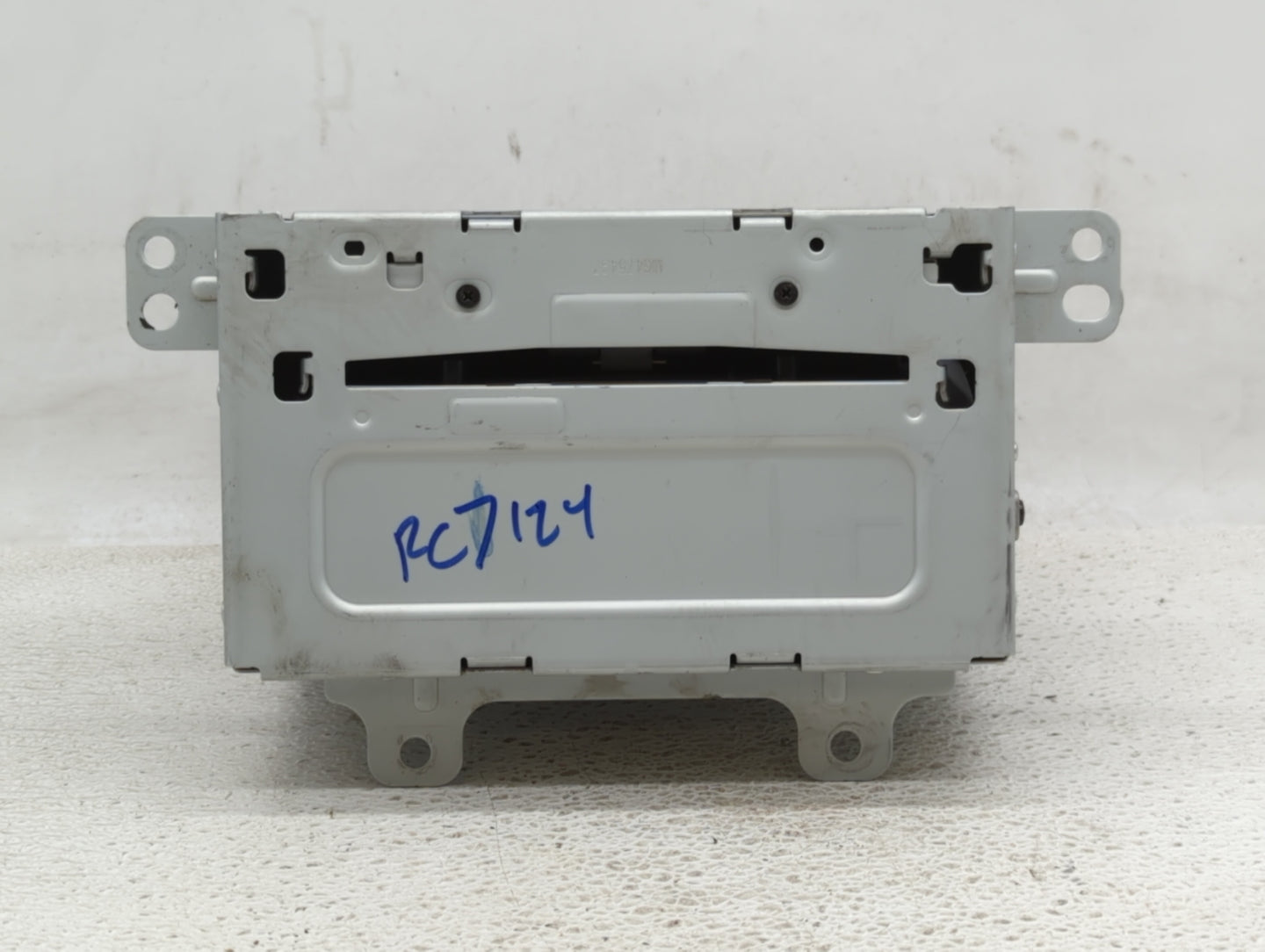 2012 Chevrolet Cruze Radio AM FM Cd Player Receiver Replacement P/N:95914367 22870782, 22815634 Fits OEM Used Auto Parts - O