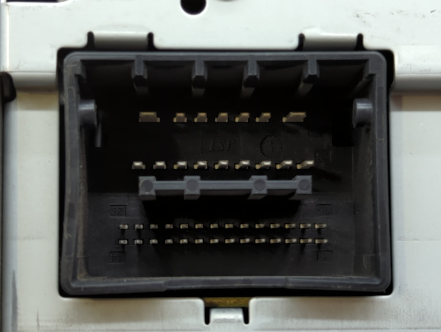 2012-2012 Chevrolet Cruze Am Fm Cd Player Radio Receiver - Oemusedautoparts1.com