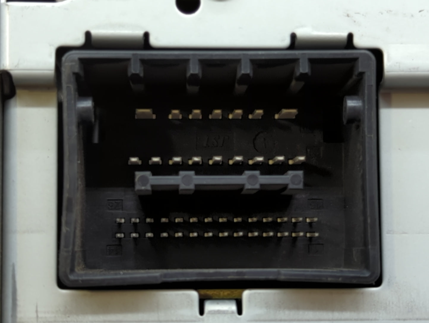 2012-2012 Chevrolet Cruze Am Fm Cd Player Radio Receiver - Oemusedautoparts1.com