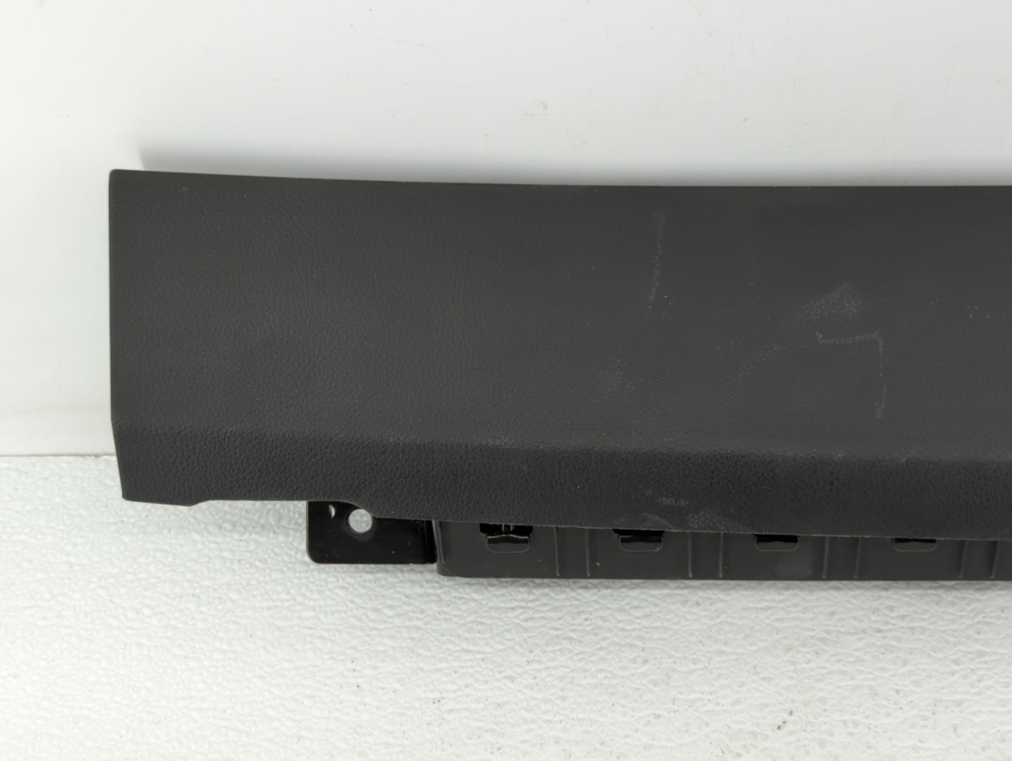 2011-2012 Chevrolet Cruze Air Bag Passenger Right Knee OEM P/N:95483077 Fits Fits 2011 2012 OEM Used Auto Parts - Oemusedaut