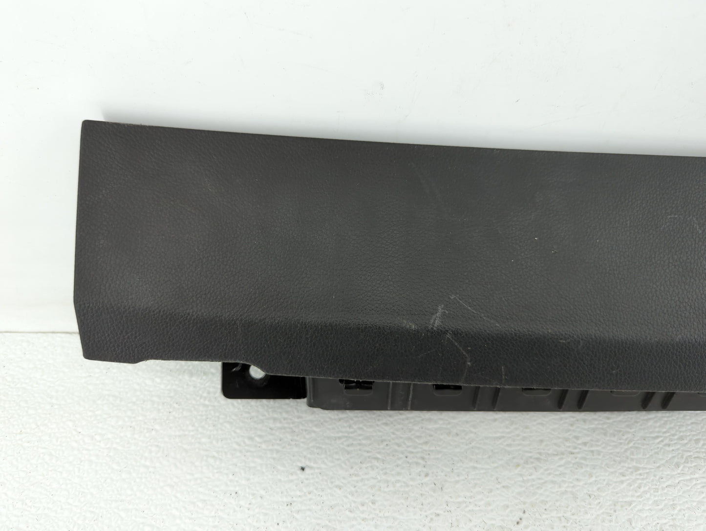 2011-2012 Chevrolet Cruze Air Bag Passenger Right Knee OEM P/N:95483077 Fits Fits 2011 2012 OEM Used Auto Parts - Oemusedaut