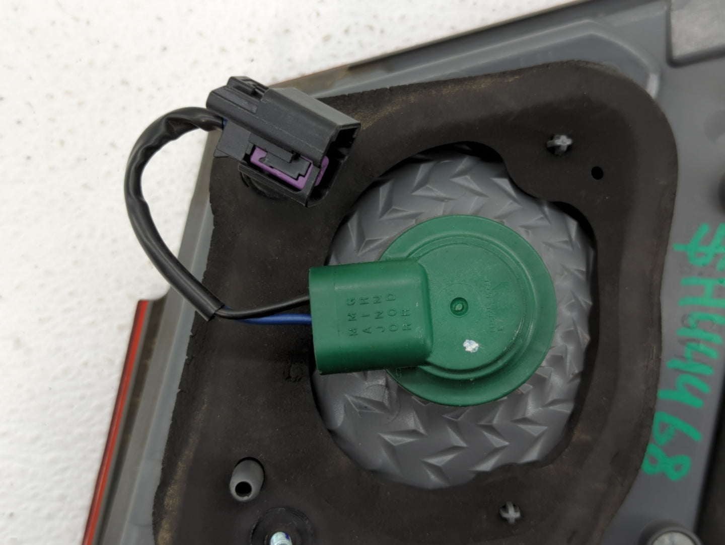 2011-2016 Chevrolet Cruze Tail Light Assembly Driver Left OEM P/N:3057KLCP Fits Fits 2011 2012 2013 2014 2015 2016 OEM Used 