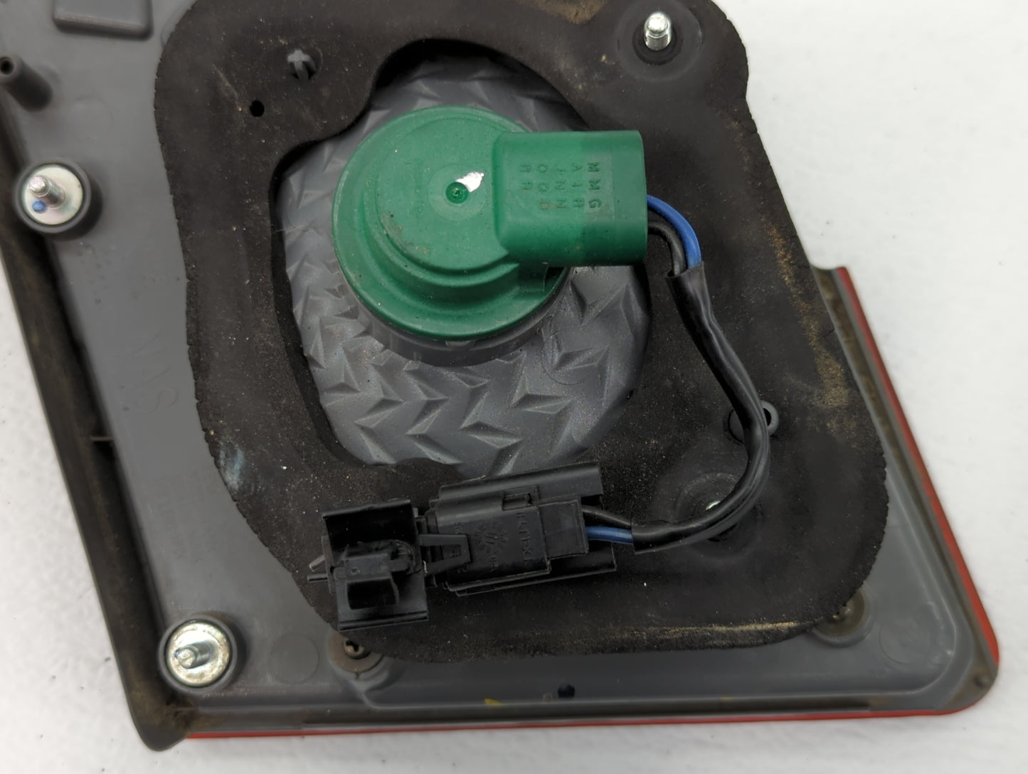 2011-2016 Chevrolet Cruze Tail Light Assembly Passenger Right OEM Fits Fits 2011 2012 2013 2014 2015 2016 OEM Used Auto Part