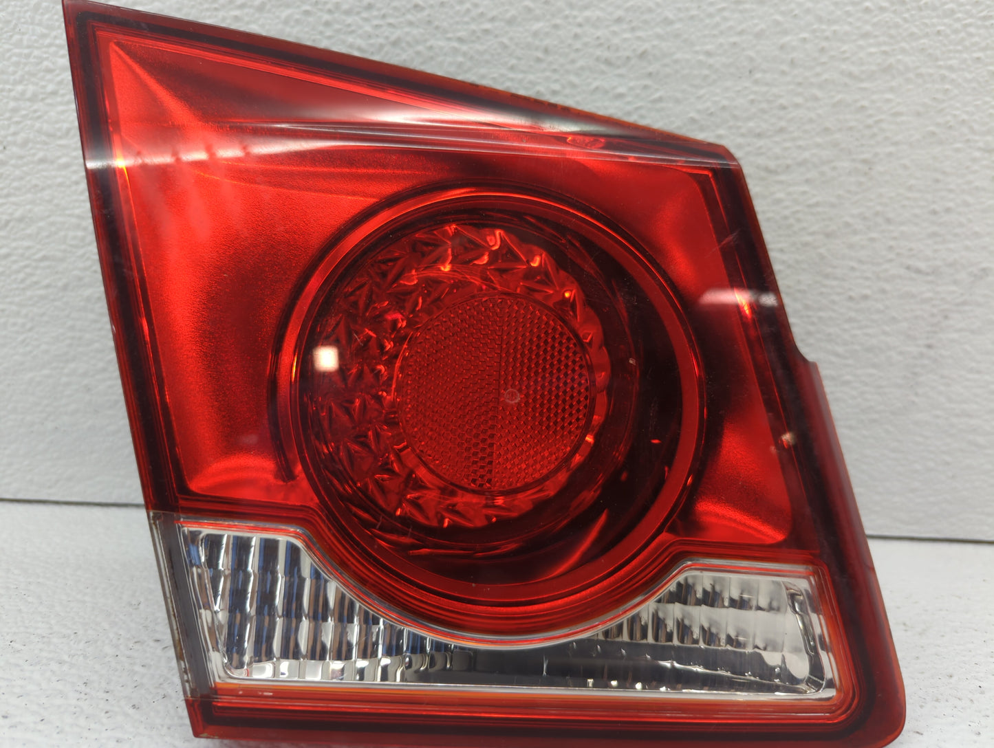 2011-2016 Chevrolet Cruze Tail Light Assembly Driver Left OEM P/N:3057KLCP Fits Fits 2011 2012 2013 2014 2015 2016 OEM Used 