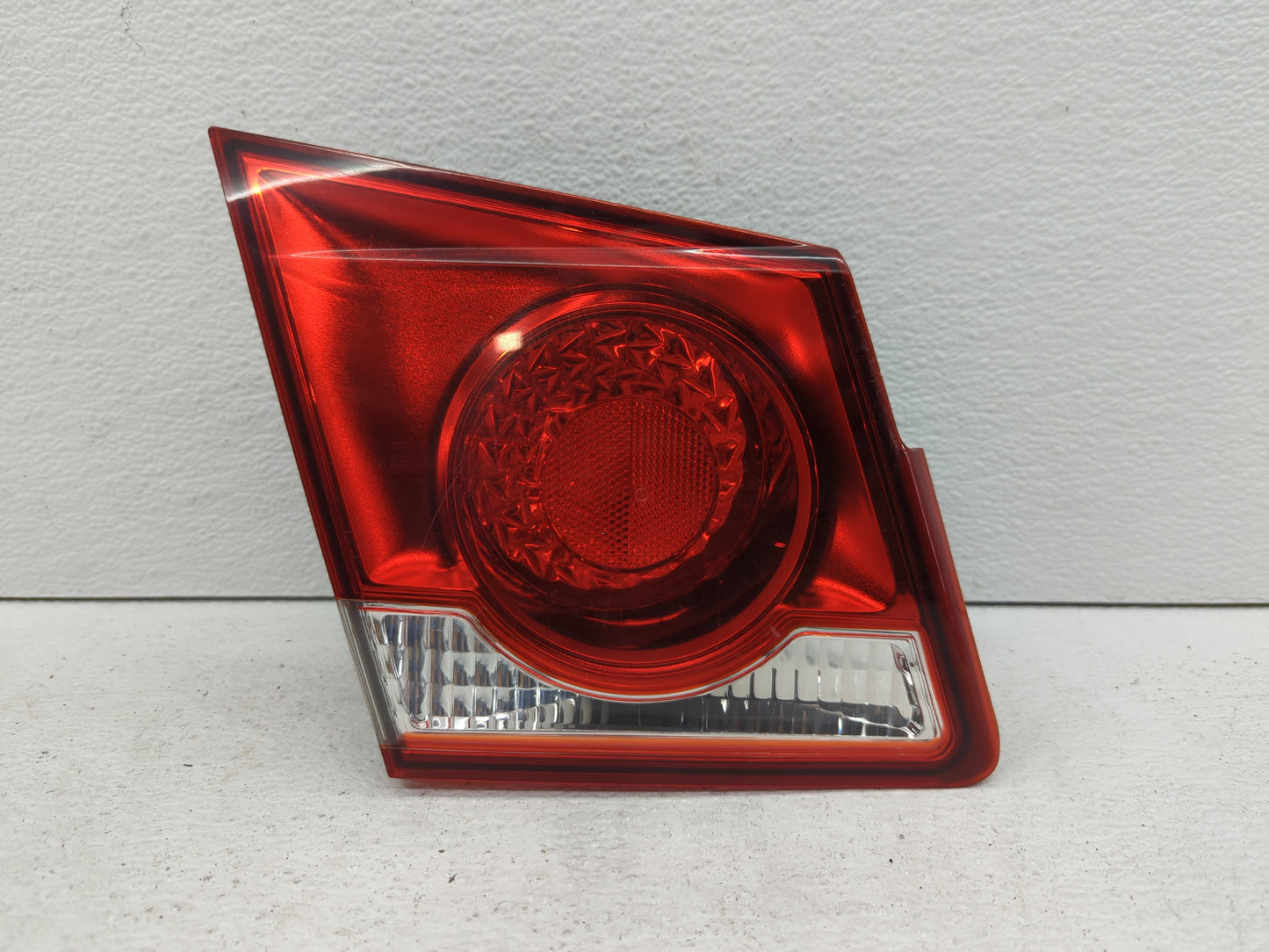2011-2016 Chevrolet Cruze Tail Light Assembly Driver Left OEM P/N:3057KLCP Fits Fits 2011 2012 2013 2014 2015 2016 OEM Used 