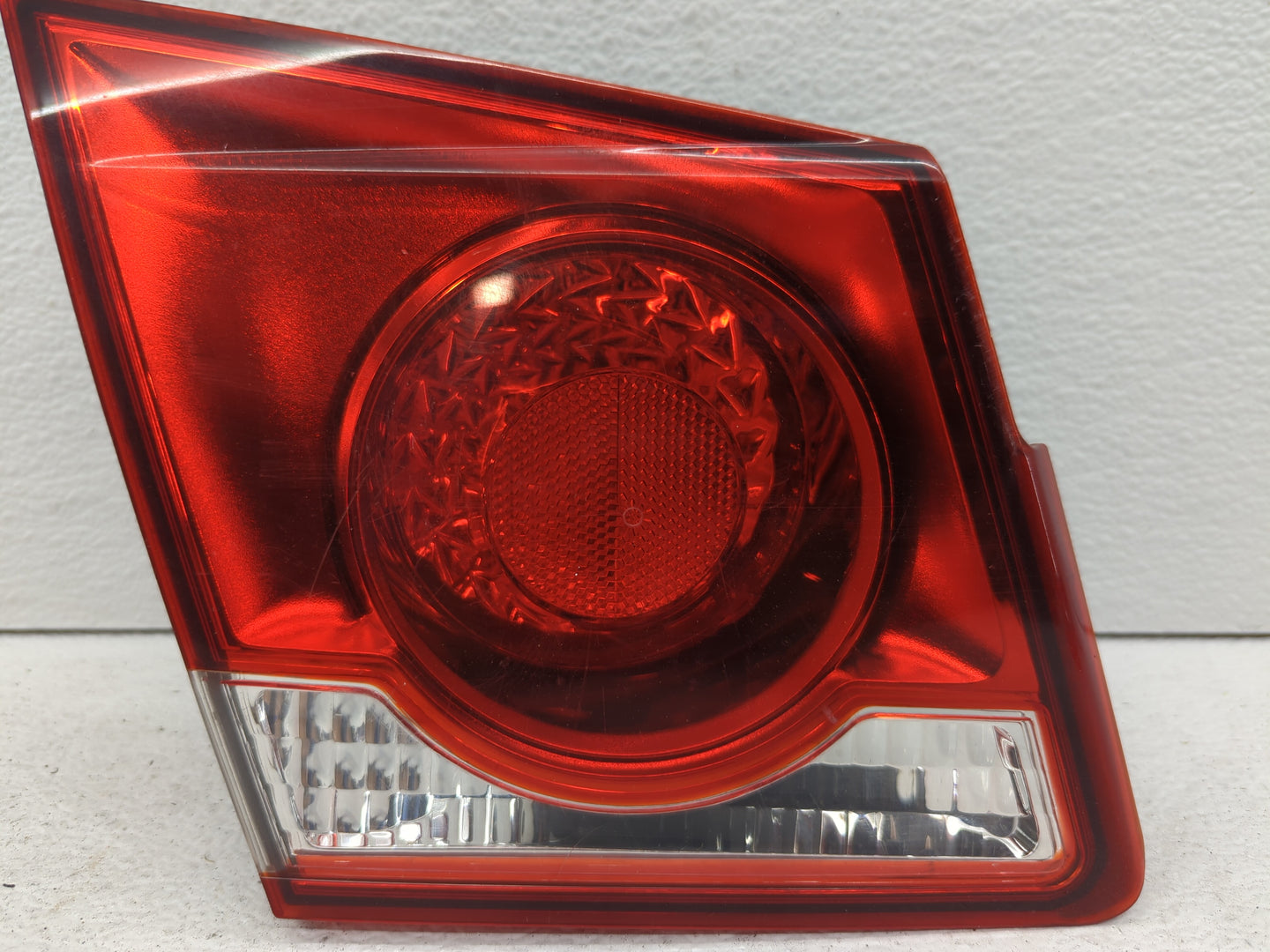 2011-2016 Chevrolet Cruze Tail Light Assembly Driver Left OEM P/N:3057KLCP Fits Fits 2011 2012 2013 2014 2015 2016 OEM Used 