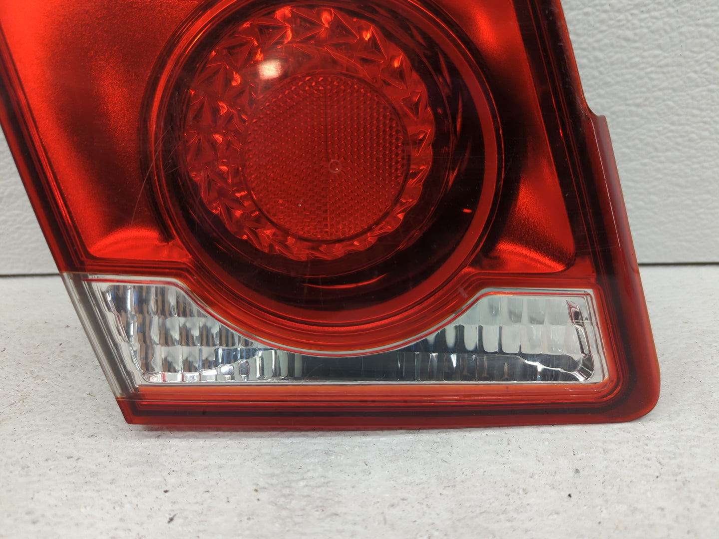 2011-2016 Chevrolet Cruze Tail Light Assembly Driver Left OEM P/N:3057KLCP Fits Fits 2011 2012 2013 2014 2015 2016 OEM Used 