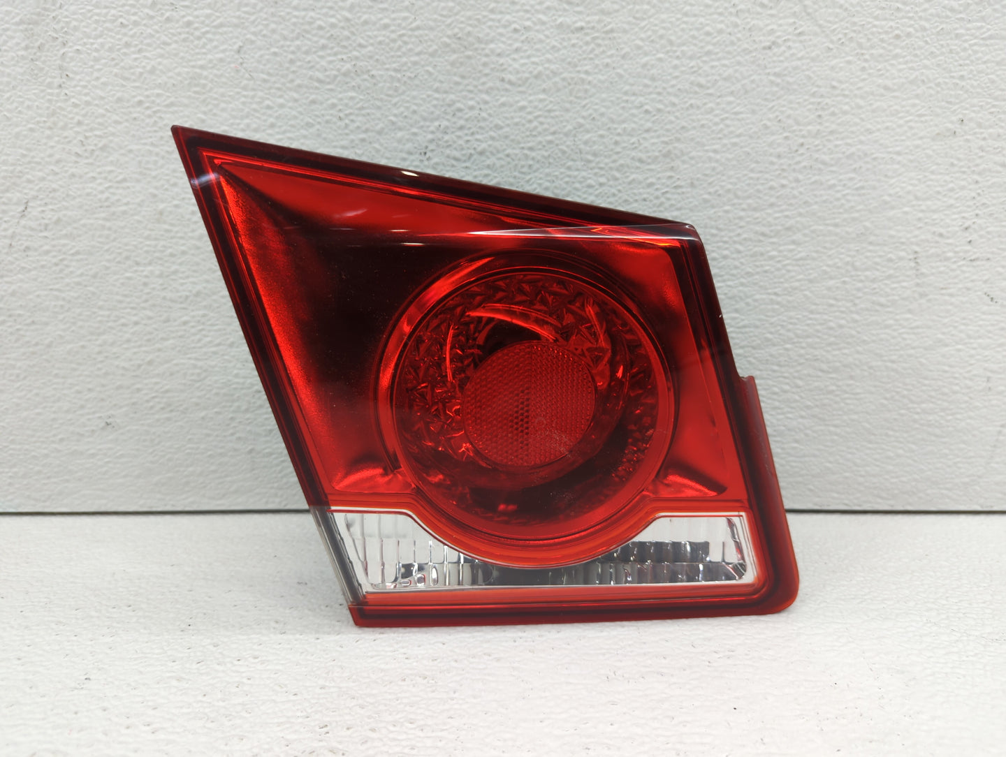 2011-2016 Chevrolet Cruze Tail Light Assembly Driver Left OEM P/N:3057KLCP Fits Fits 2011 2012 2013 2014 2015 2016 OEM Used 