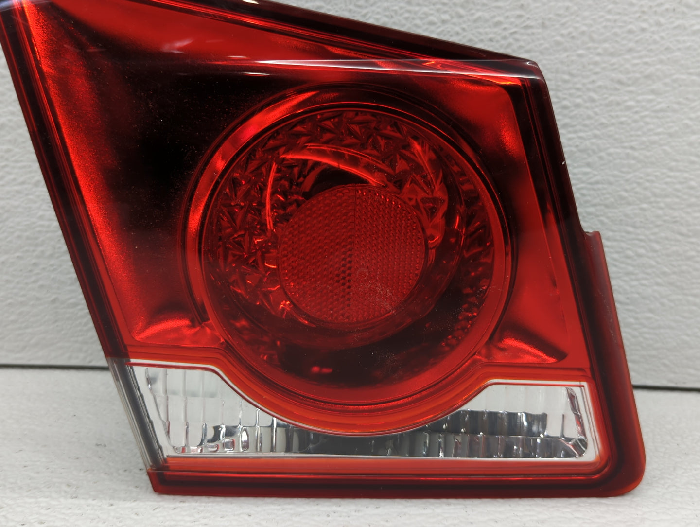 2011-2016 Chevrolet Cruze Tail Light Assembly Driver Left OEM P/N:3057KLCP Fits Fits 2011 2012 2013 2014 2015 2016 OEM Used 