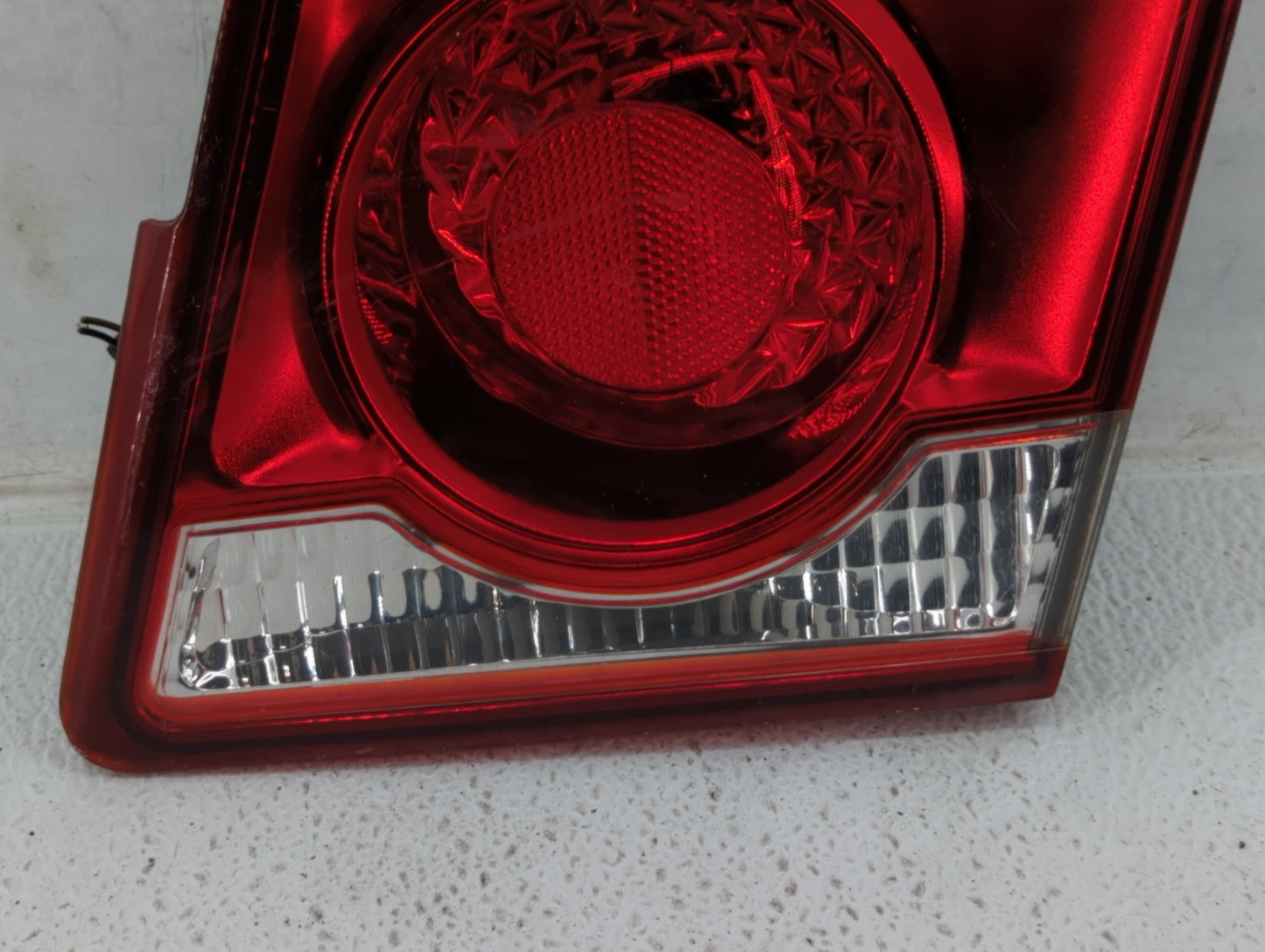 2011-2016 Chevrolet Cruze Tail Light Assembly Passenger Right OEM P/N:25954942 00042155 Fits Fits 2011 2012 2013 2014 2015 2