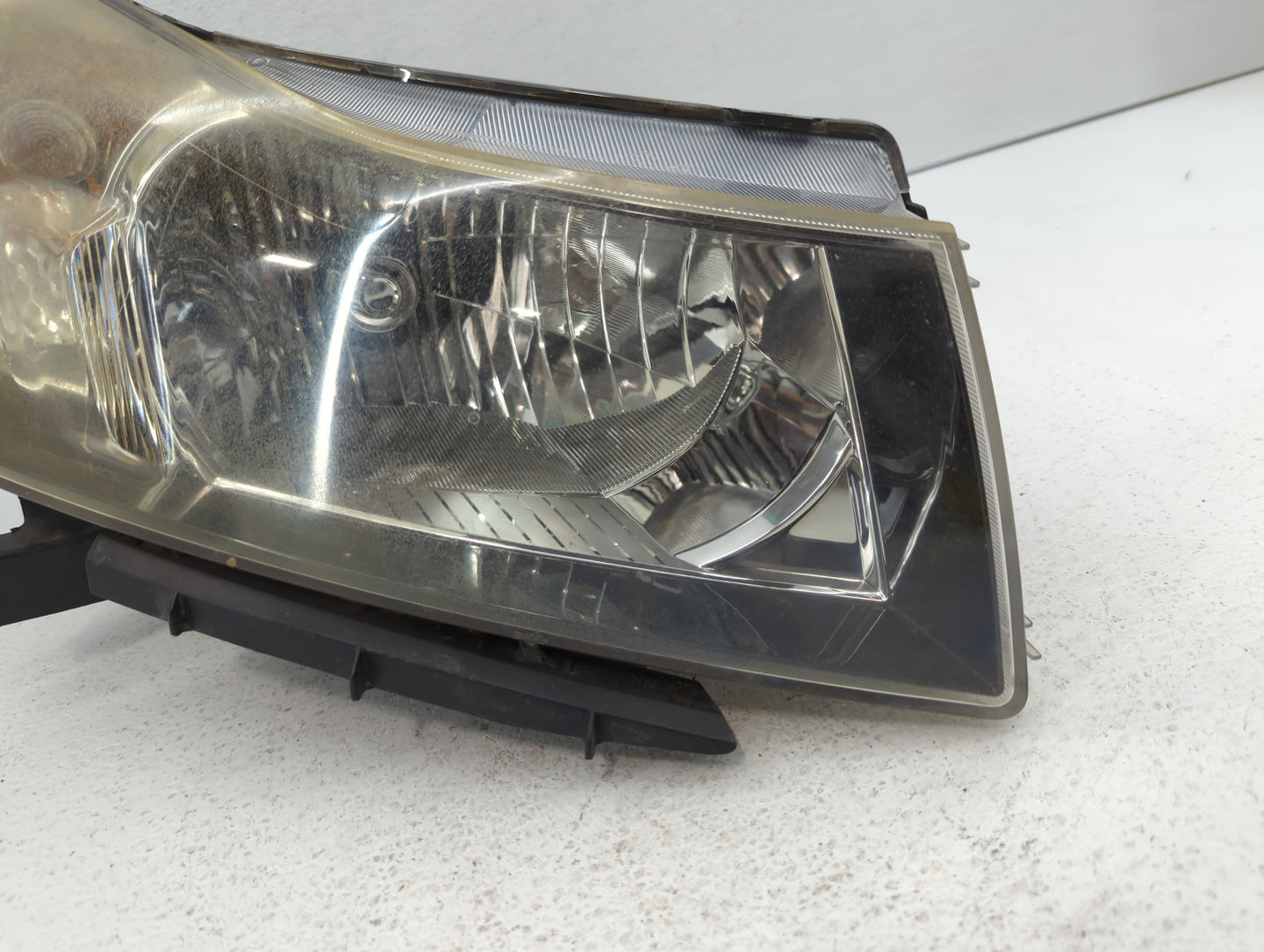 2011-2012 Chevrolet Cruze Passenger Right Oem Head Light Headlight Lamp - Oemusedautoparts1.com