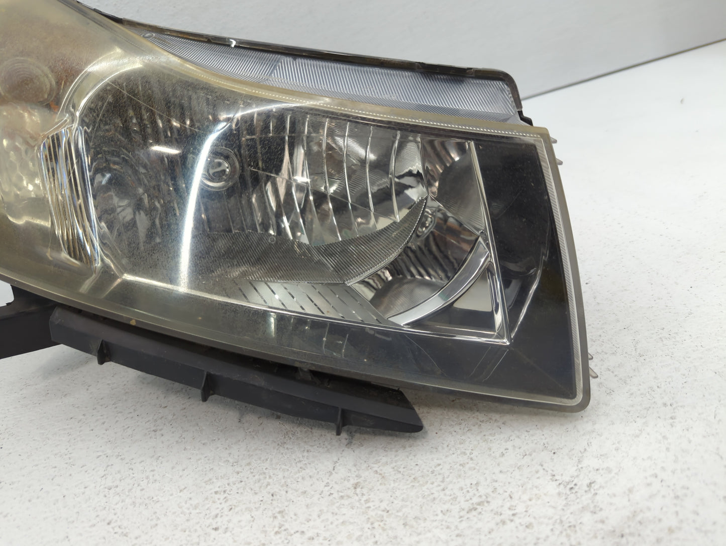 2011-2012 Chevrolet Cruze Passenger Right Oem Head Light Headlight Lamp - Oemusedautoparts1.com