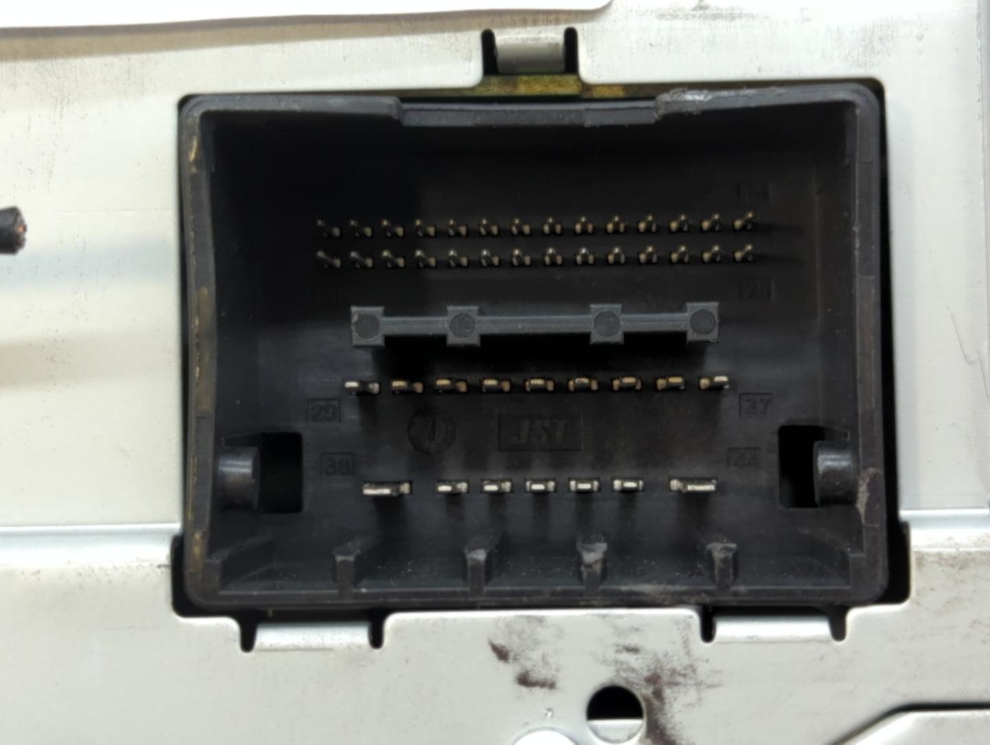 2012-2012 Chevrolet Cruze Am Fm Cd Player Radio Receiver - Oemusedautoparts1.com