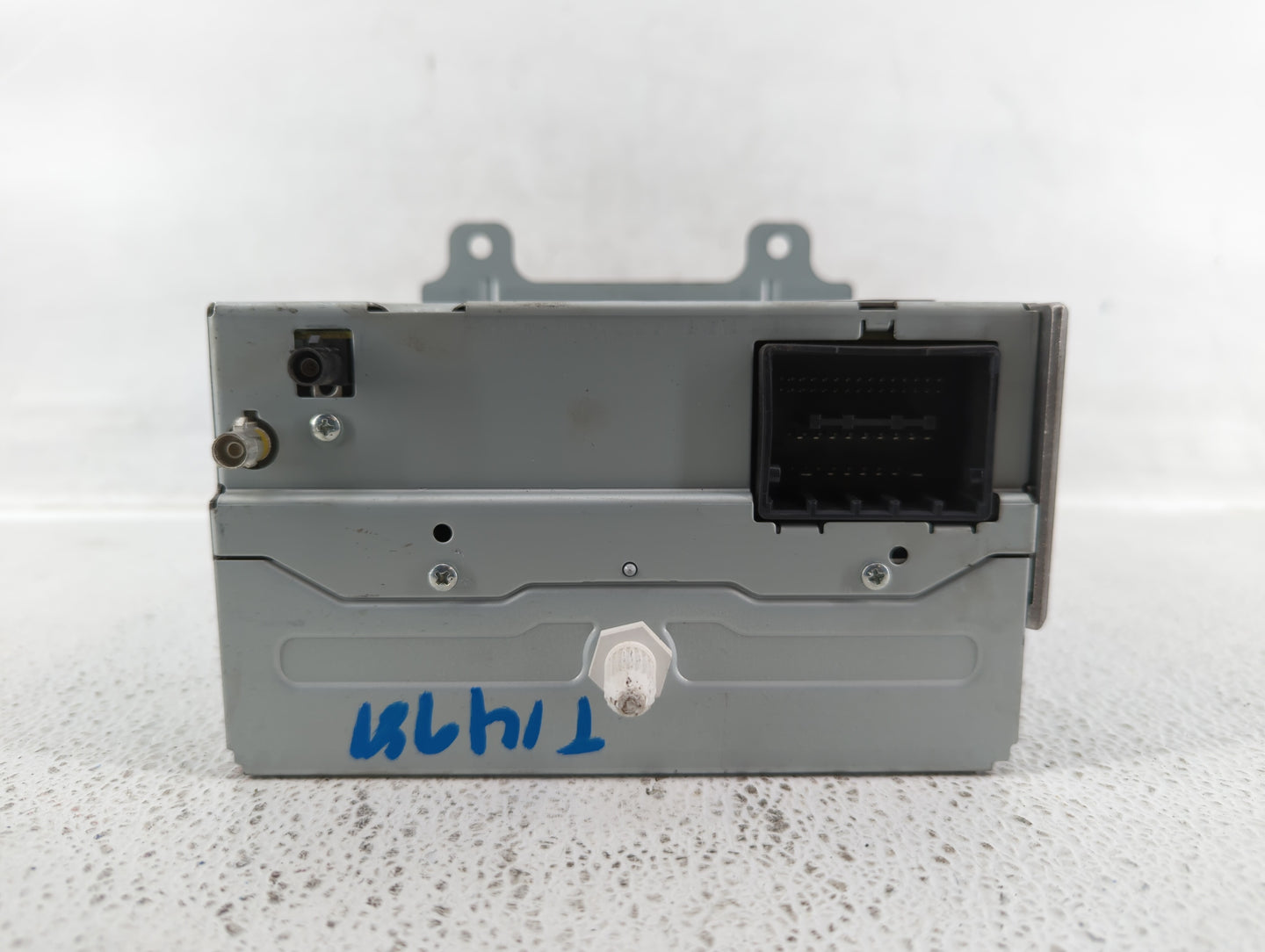 2011-2012 Chevrolet Cruze Radio AM FM Cd Player Receiver Replacement P/N:22870782 Fits Fits 2010 2011 2012 OEM Used Auto Par
