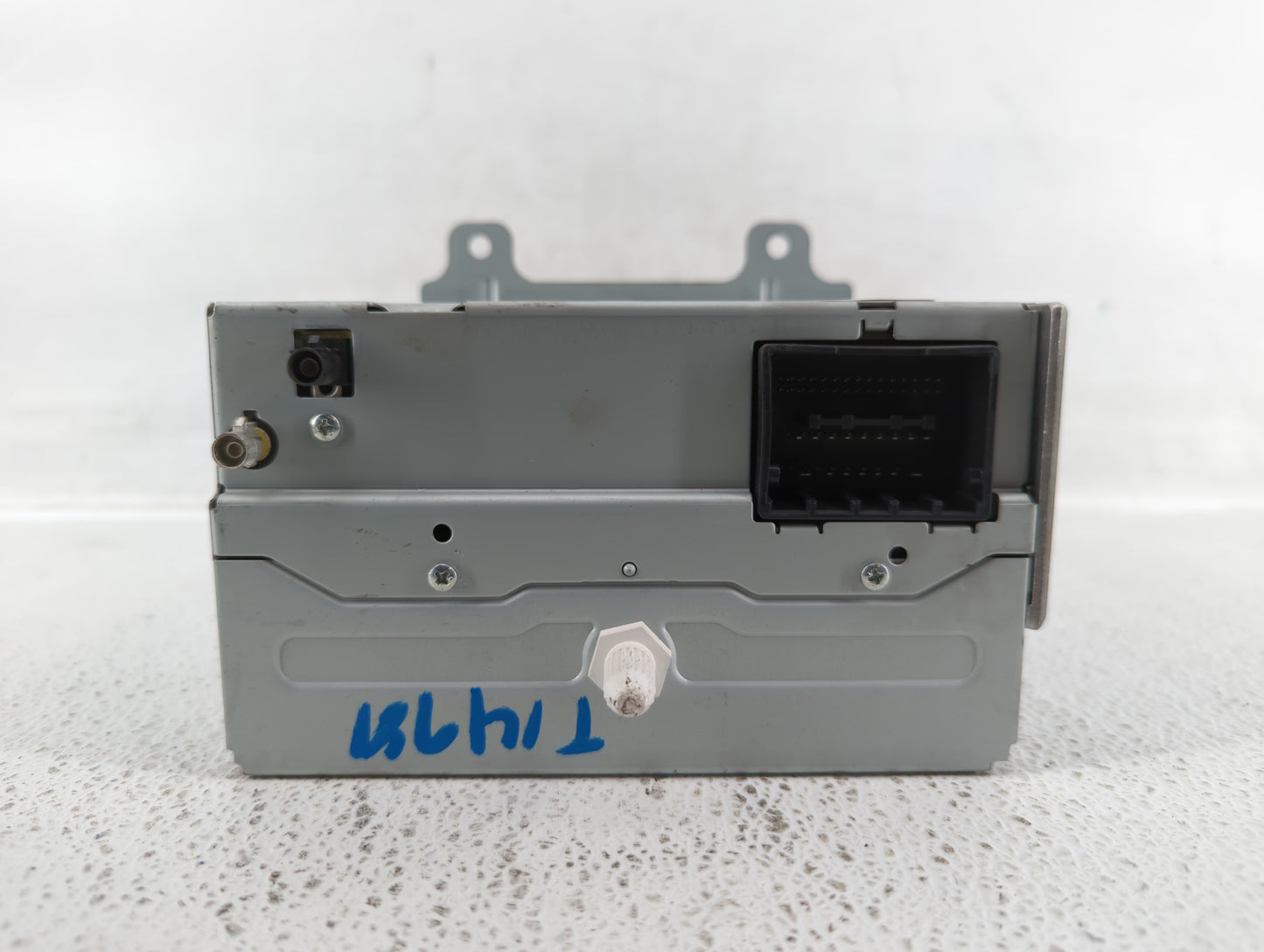 2011-2012 Chevrolet Cruze Radio AM FM Cd Player Receiver Replacement P/N:22870782 Fits Fits 2010 2011 2012 OEM Used Auto Par