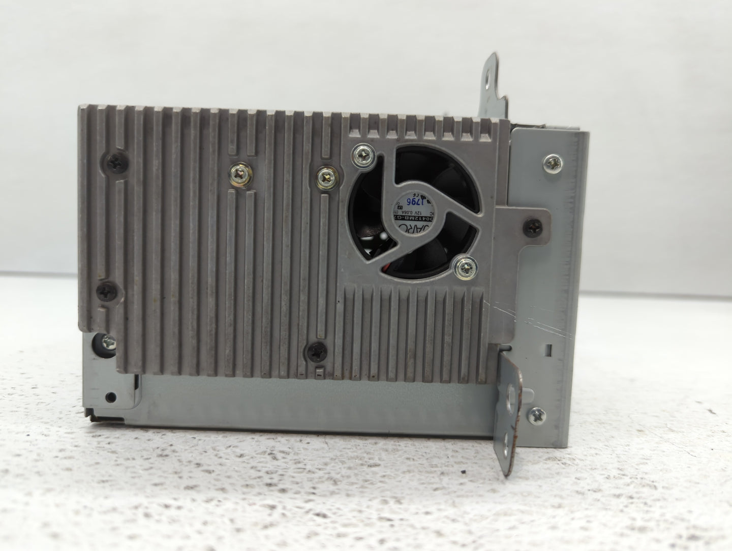 2011-2012 Chevrolet Cruze Radio AM FM Cd Player Receiver Replacement P/N:22870782 Fits Fits 2010 2011 2012 OEM Used Auto Par