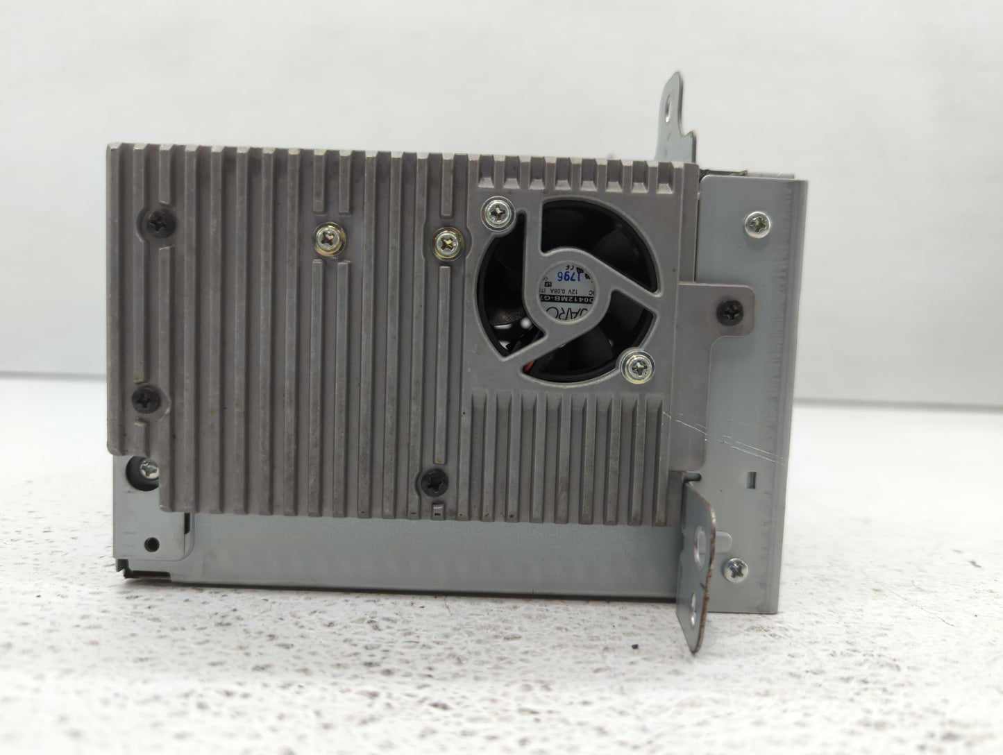 2011-2012 Chevrolet Cruze Radio AM FM Cd Player Receiver Replacement P/N:22870782 Fits Fits 2010 2011 2012 OEM Used Auto Par