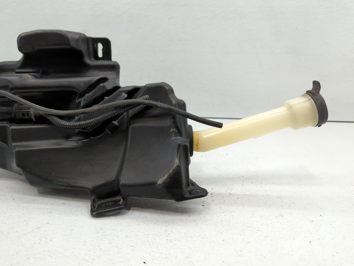 2011-2016 Chevrolet Cruze Radiator Coolant Overflow Expansion Tank Bottle 513024 - Oemusedautoparts1.com