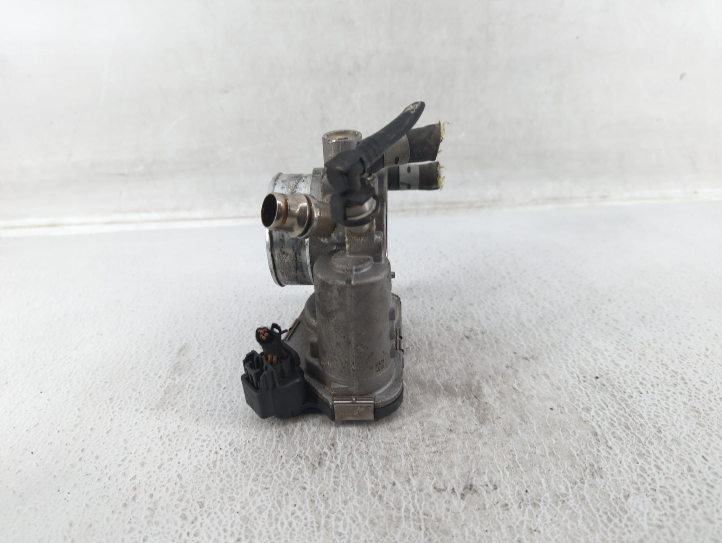 2011-2016 Chevrolet Cruze Throttle Body P/N:55 577 375 Fits Fits 2009 2010 2011 2012 2013 2014 2015 2016 2017 2018 OEM Used 
