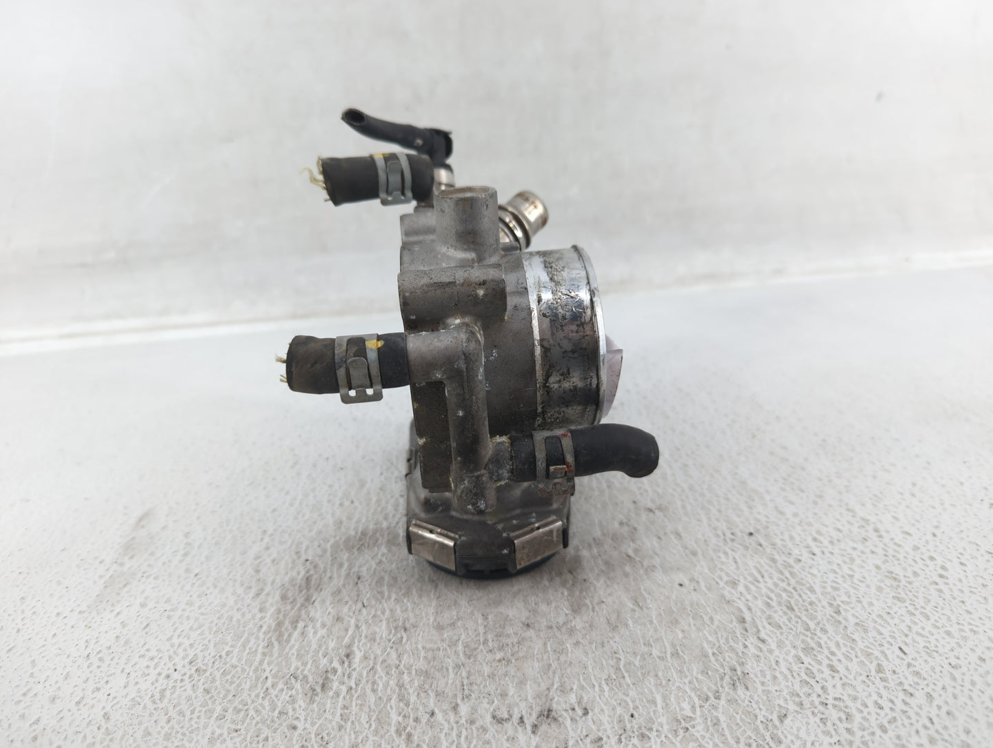 2011-2016 Chevrolet Cruze Throttle Body P/N:55 577 375 Fits Fits 2009 2010 2011 2012 2013 2014 2015 2016 2017 2018 OEM Used 