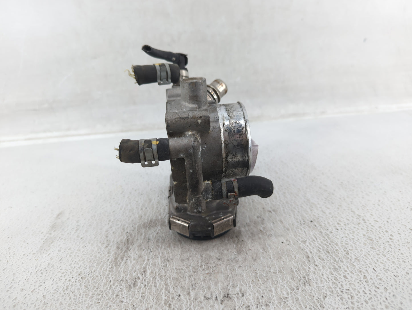 2011-2016 Chevrolet Cruze Throttle Body P/N:55 577 375 Fits Fits 2009 2010 2011 2012 2013 2014 2015 2016 2017 2018 OEM Used 