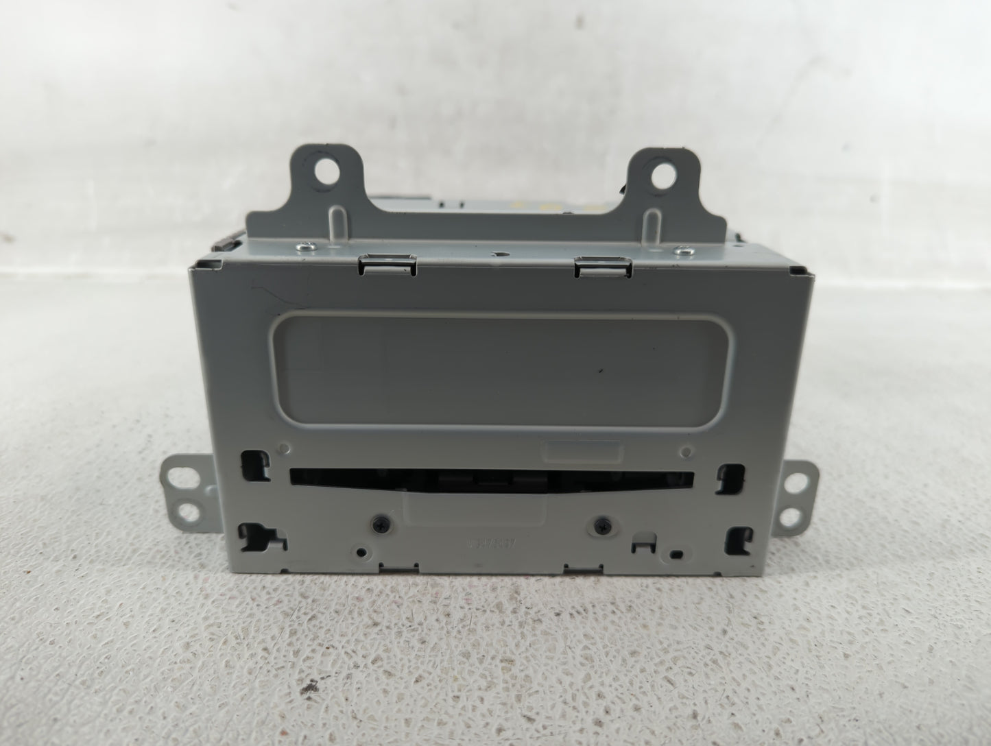 2011-2012 Chevrolet Cruze Am Fm Cd Player Radio Receiver - Oemusedautoparts1.com