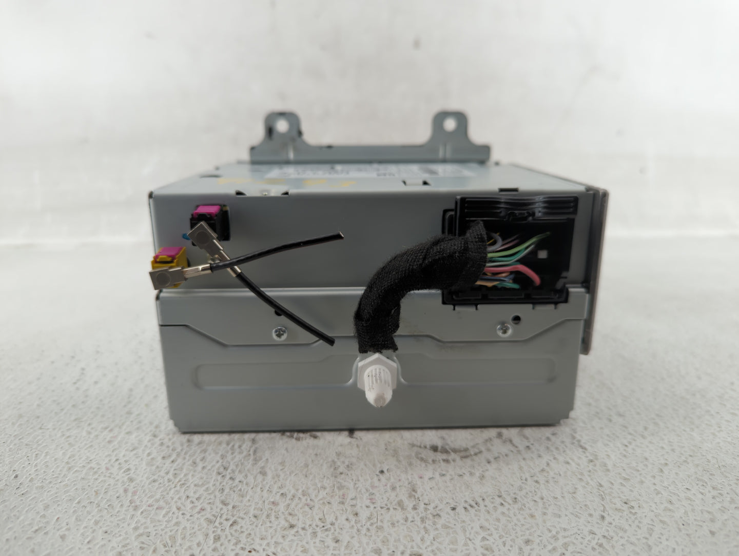 2011-2012 Chevrolet Cruze Am Fm Cd Player Radio Receiver - Oemusedautoparts1.com