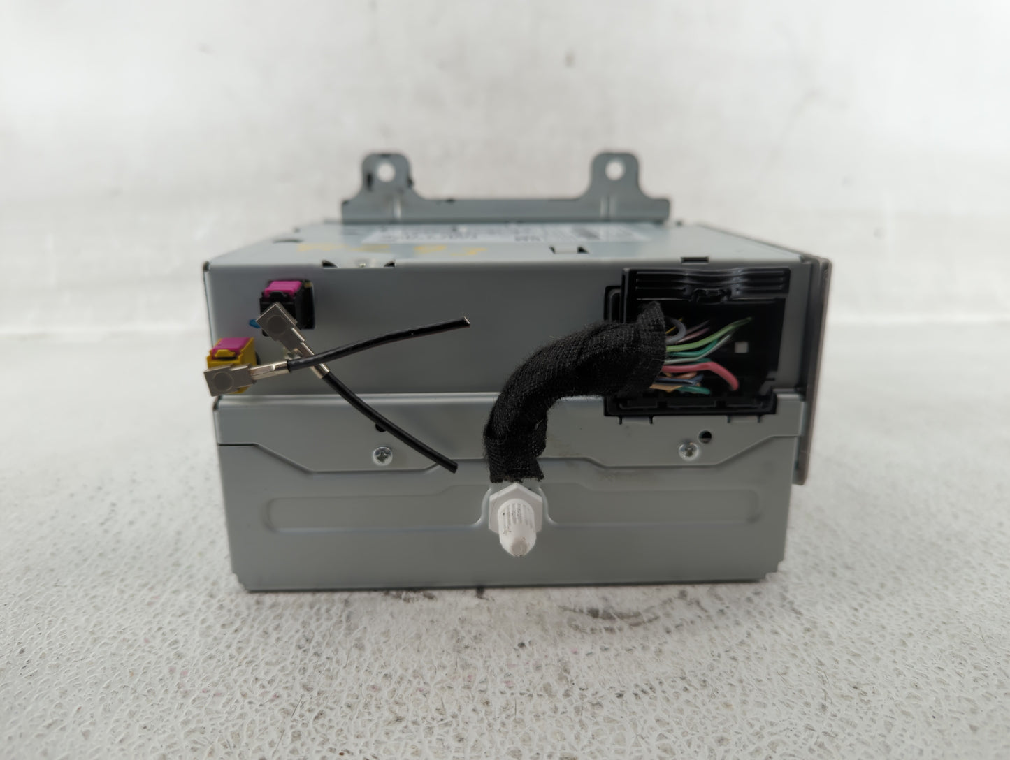2011-2012 Chevrolet Cruze Am Fm Cd Player Radio Receiver - Oemusedautoparts1.com