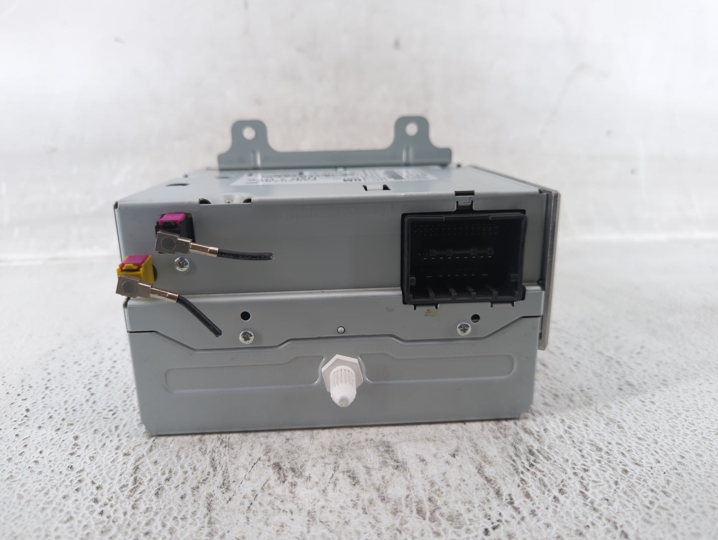 2011-2012 Chevrolet Cruze Am Fm Cd Player Radio Receiver - Oemusedautoparts1.com
