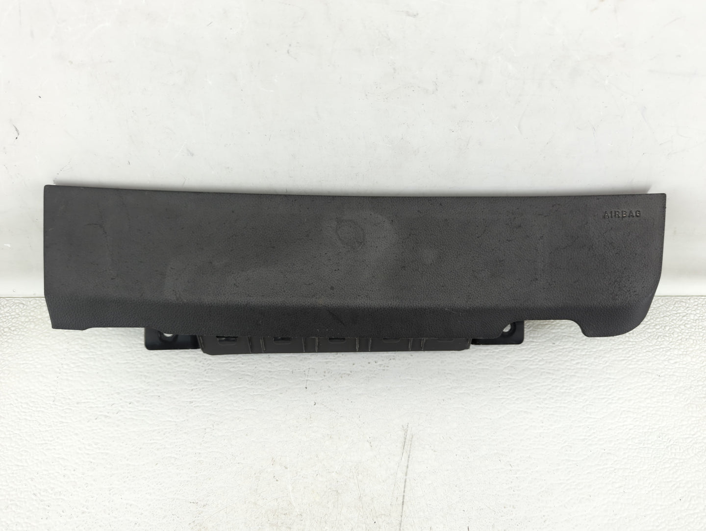 2011-2012 Chevrolet Cruze Air Bag Passenger Right Knee OEM P/N:95483077 Fits Fits 2011 2012 OEM Used Auto Parts - Oemusedaut