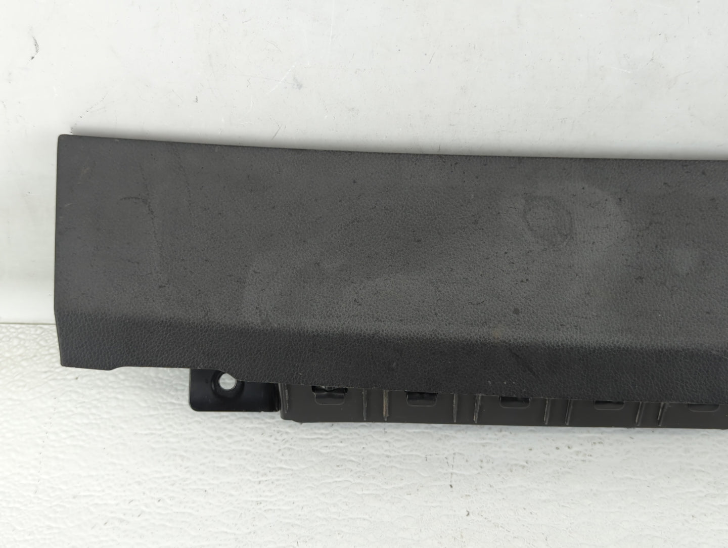 2011-2012 Chevrolet Cruze Air Bag Passenger Right Knee OEM P/N:95483077 Fits Fits 2011 2012 OEM Used Auto Parts - Oemusedaut
