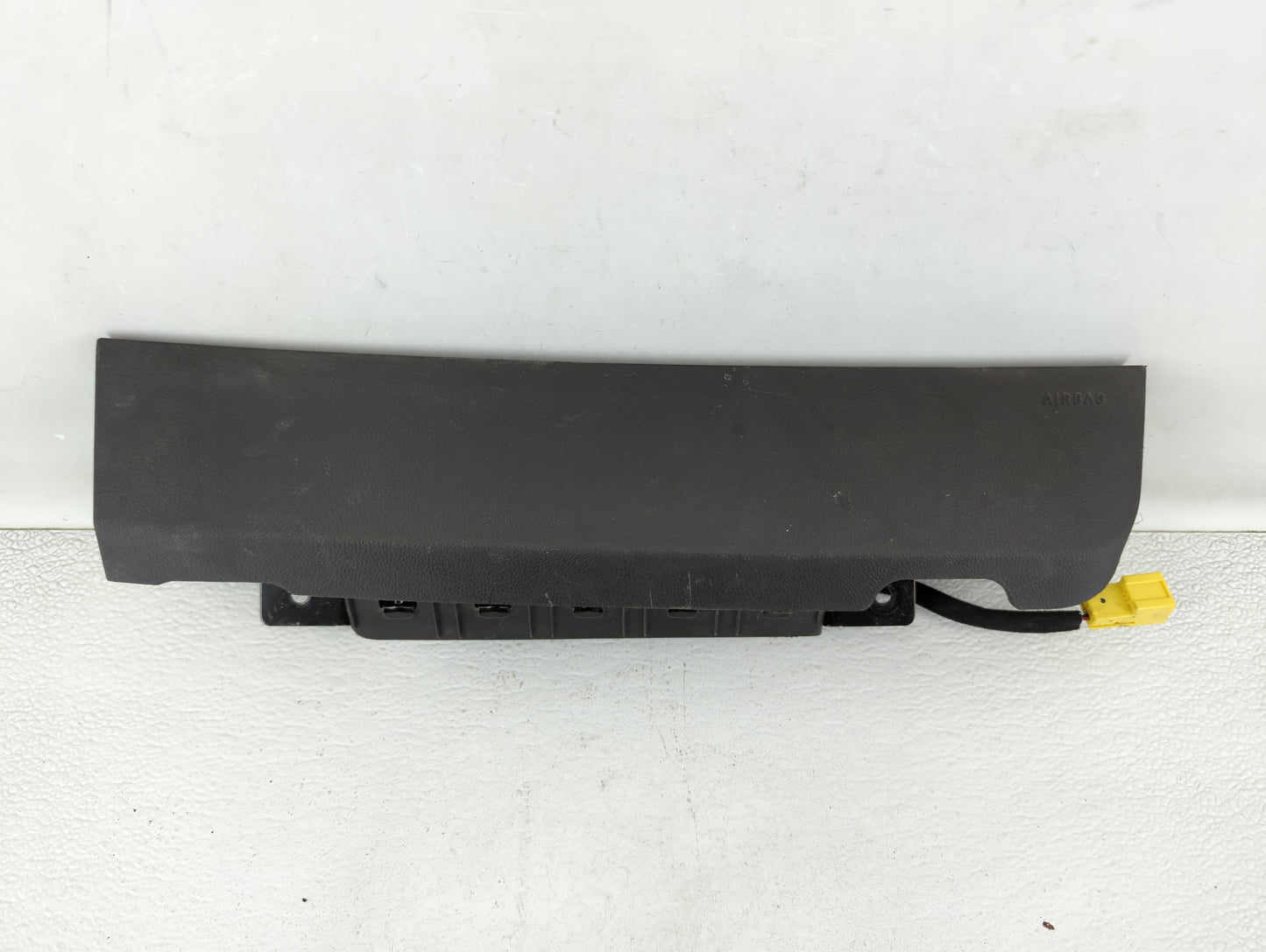 2011-2012 Chevrolet Cruze Air Bag Passenger Right Knee OEM P/N:95483077 Fits Fits 2011 2012 OEM Used Auto Parts - Oemusedaut
