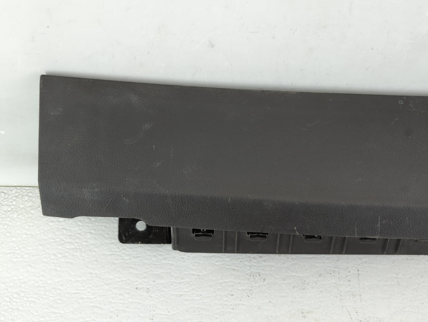 2011-2012 Chevrolet Cruze Air Bag Passenger Right Knee OEM P/N:95483077 Fits Fits 2011 2012 OEM Used Auto Parts - Oemusedaut
