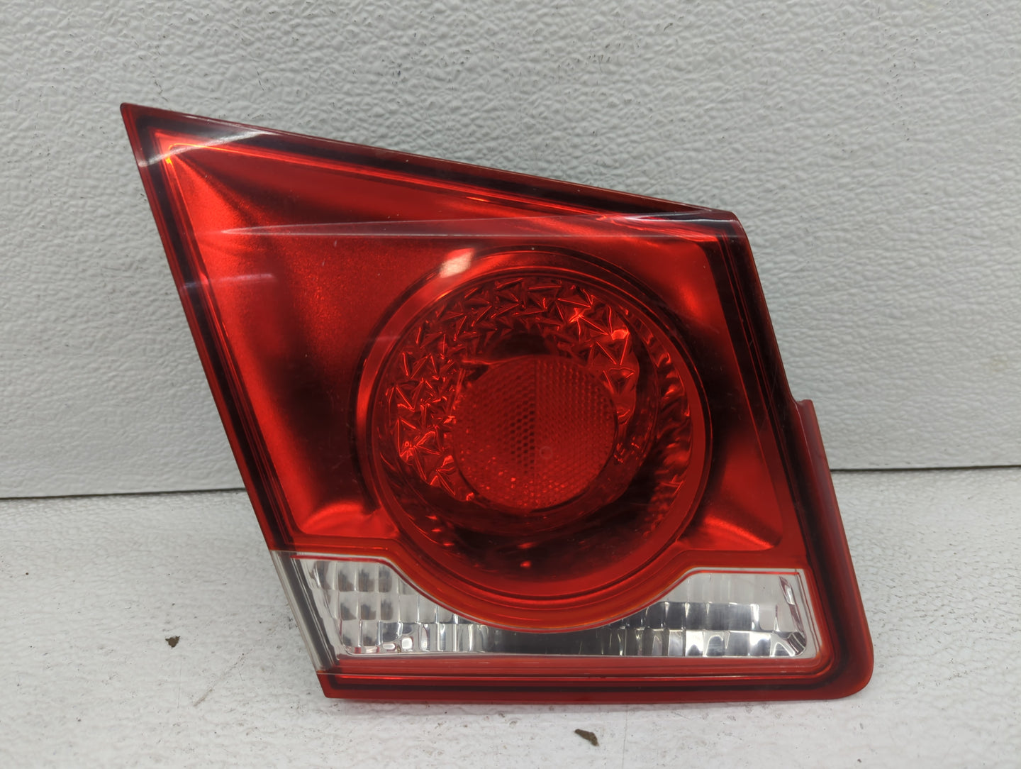 2011-2016 Chevrolet Cruze Tail Light Assembly Driver Left OEM P/N:265503SH5A Fits Fits 2011 2012 2013 2014 2015 2016 OEM Use