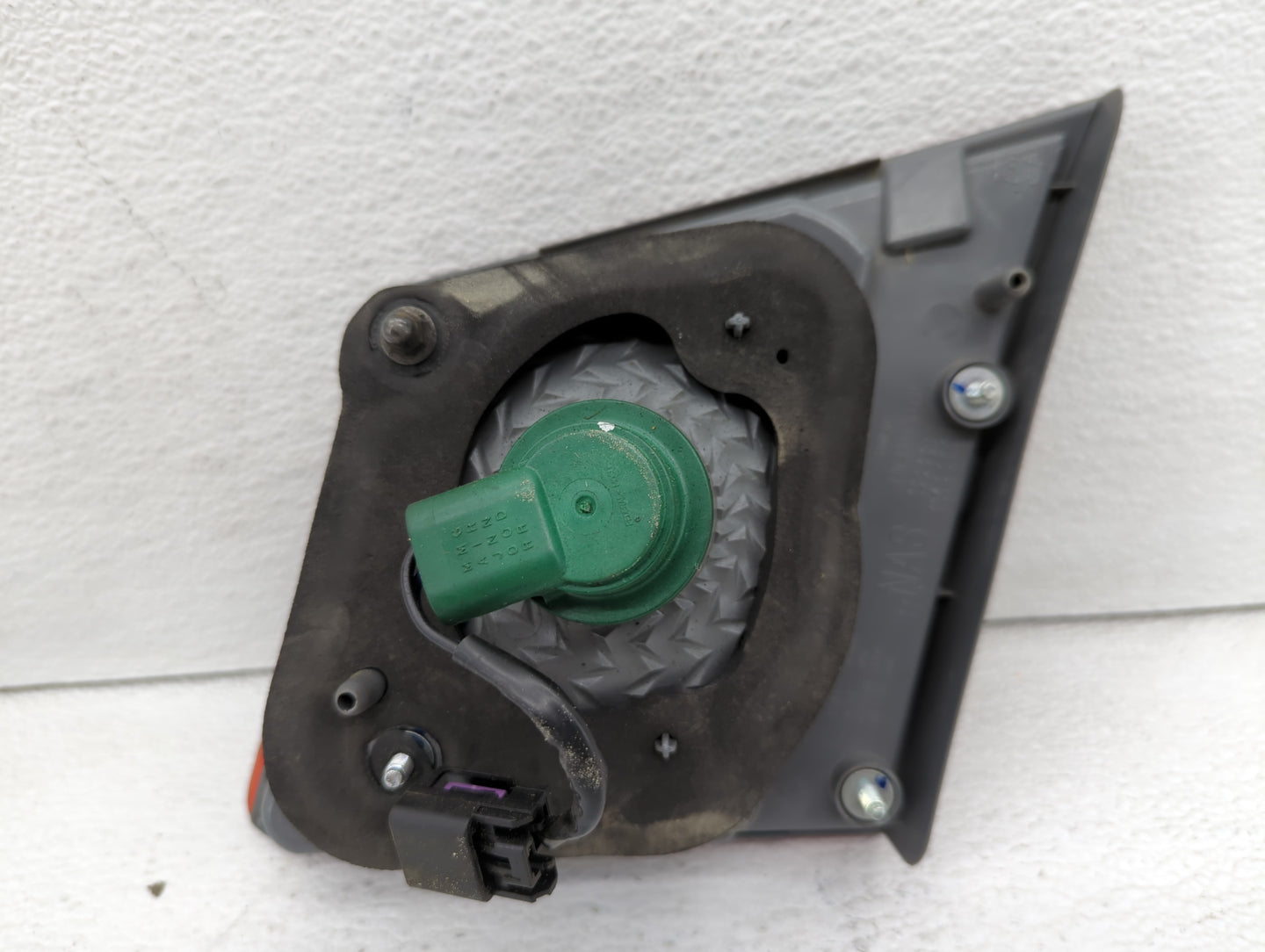 2011-2016 Chevrolet Cruze Tail Light Assembly Driver Left OEM P/N:265503SH5A Fits Fits 2011 2012 2013 2014 2015 2016 OEM Use