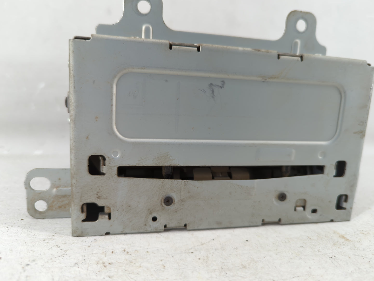 2011-2012 Chevrolet Cruze Am Fm Cd Player Radio Receiver - Oemusedautoparts1.com