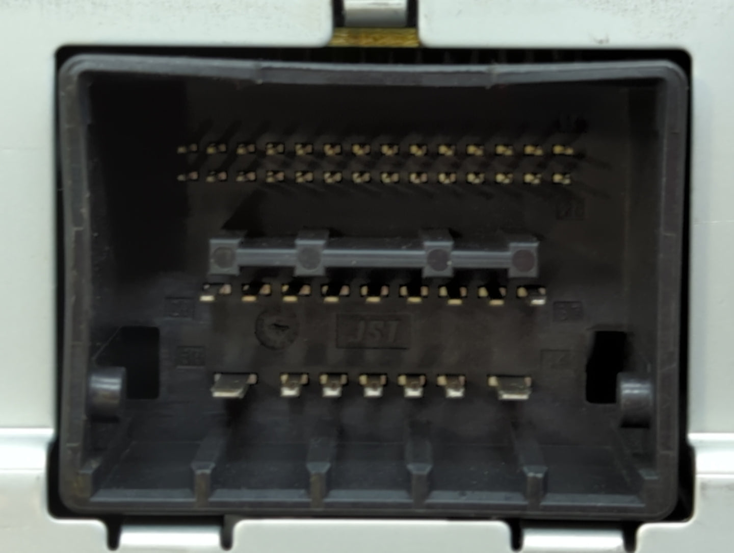 2012 Chevrolet Cruze Radio AM FM Cd Player Receiver Replacement P/N:22870782 Fits OEM Used Auto Parts - Oemusedautoparts1.co