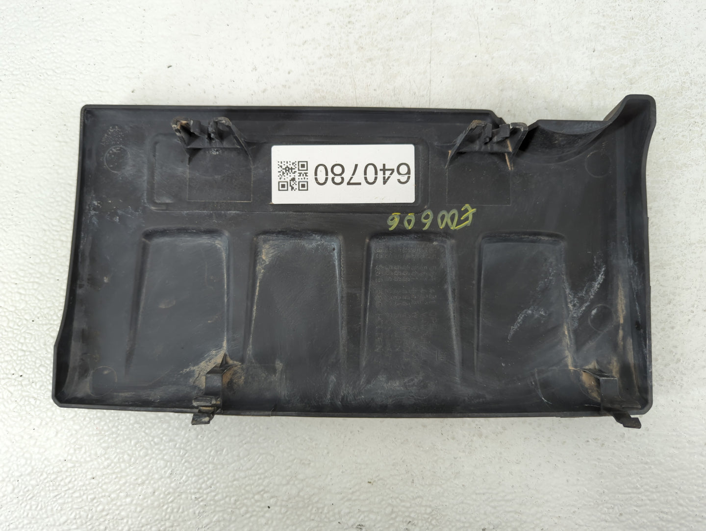 2012 Chevrolet Cruze Engine Cover - Oemusedautoparts1.com