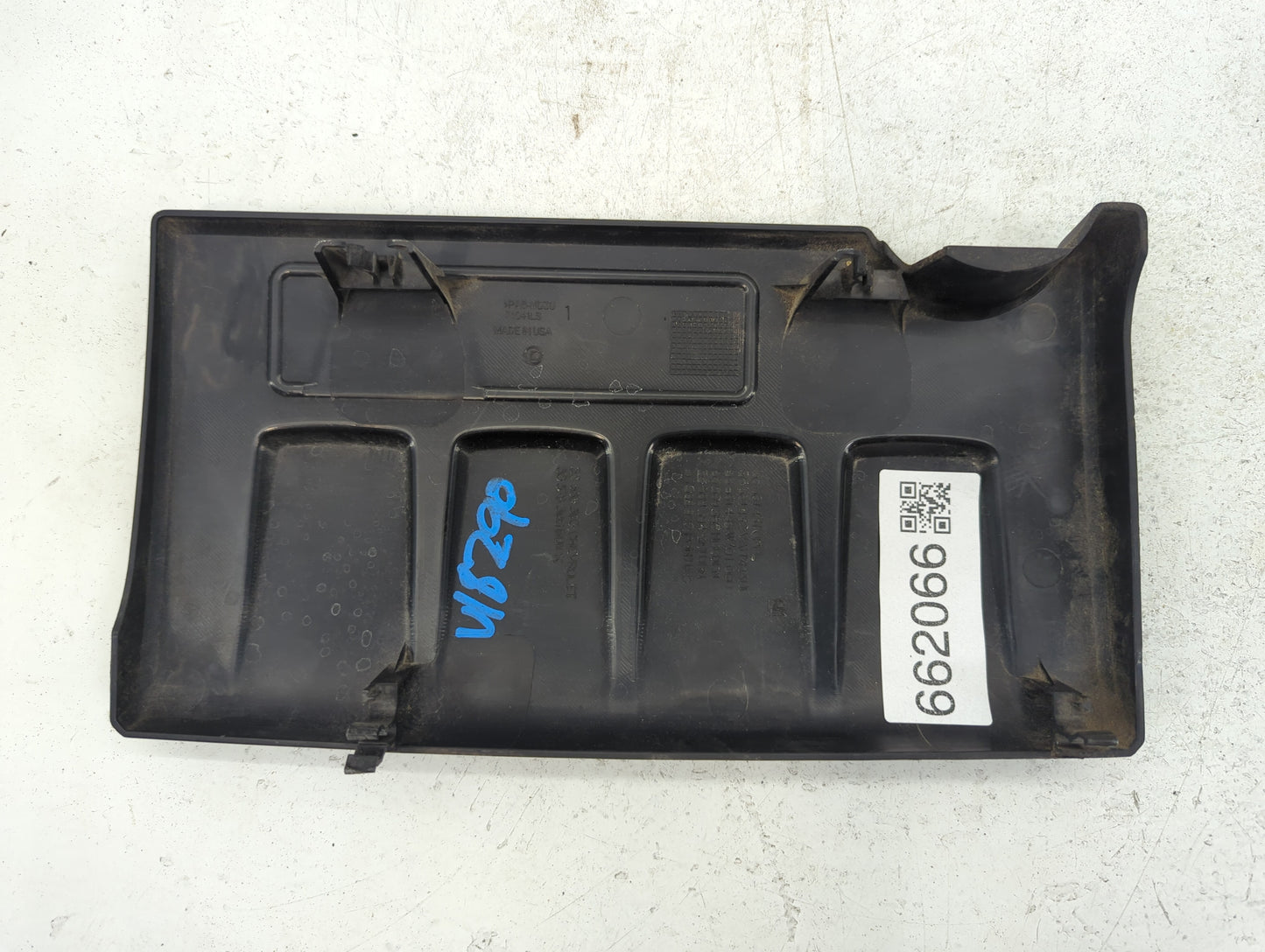 2012 Chevrolet Cruze Engine Cover - Oemusedautoparts1.com